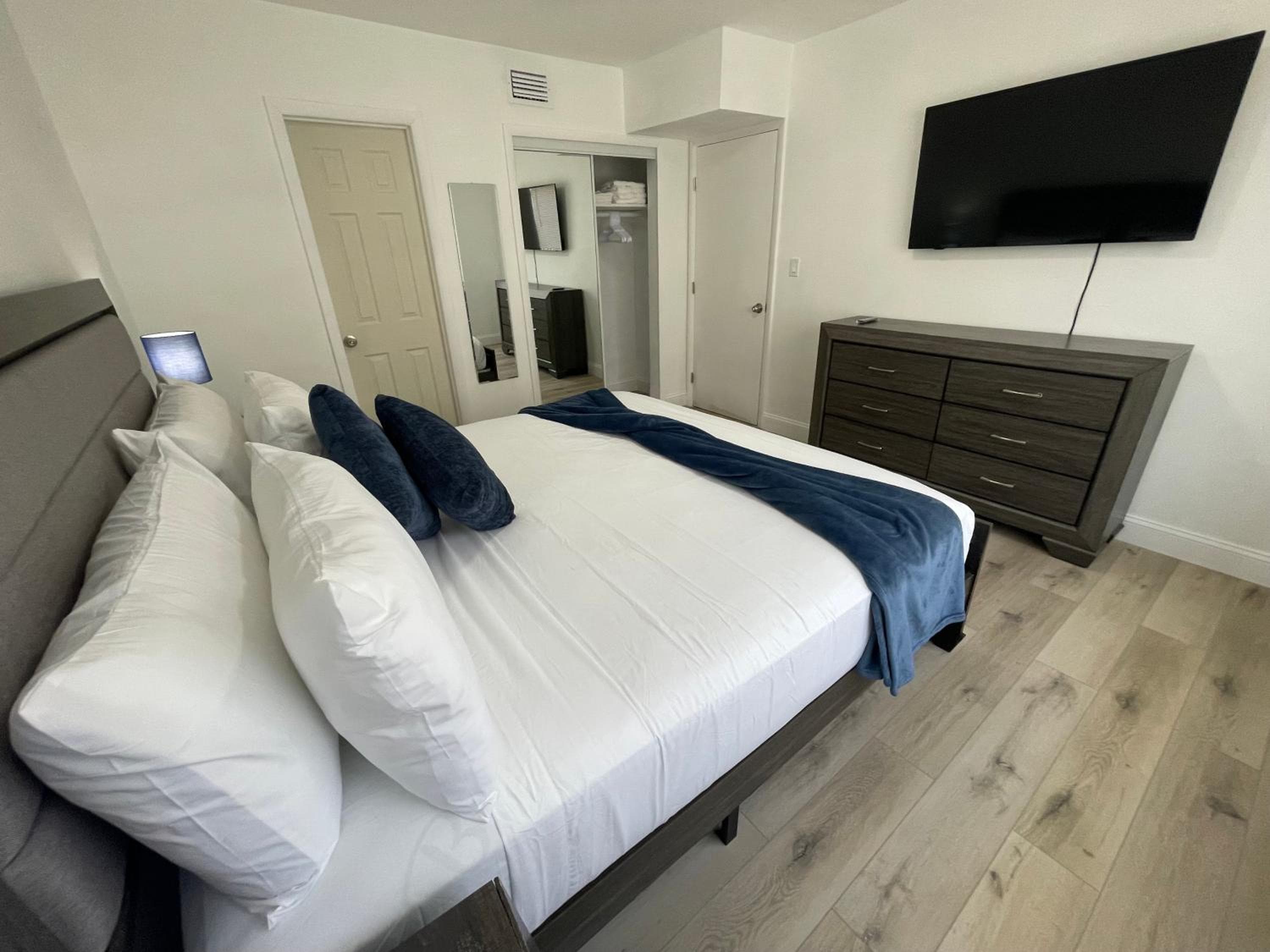 Lucea by the Sea Unit#3 - Luxurious Vacation One Bedroom Apartment for Your Perfect Getaway! — 3