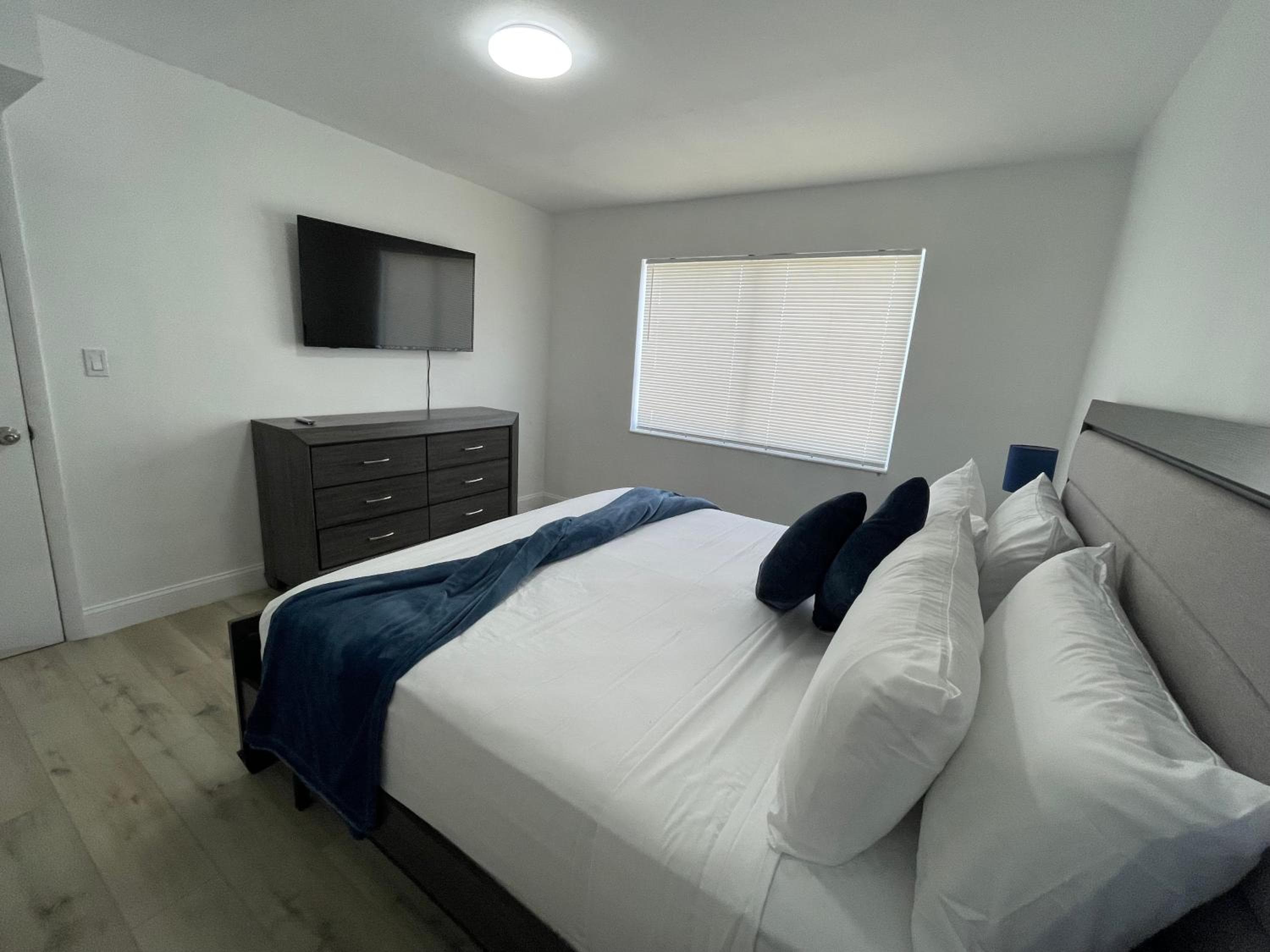 Lucea by the Sea Unit#3 - Luxurious Vacation One Bedroom Apartment for Your Perfect Getaway! — 10