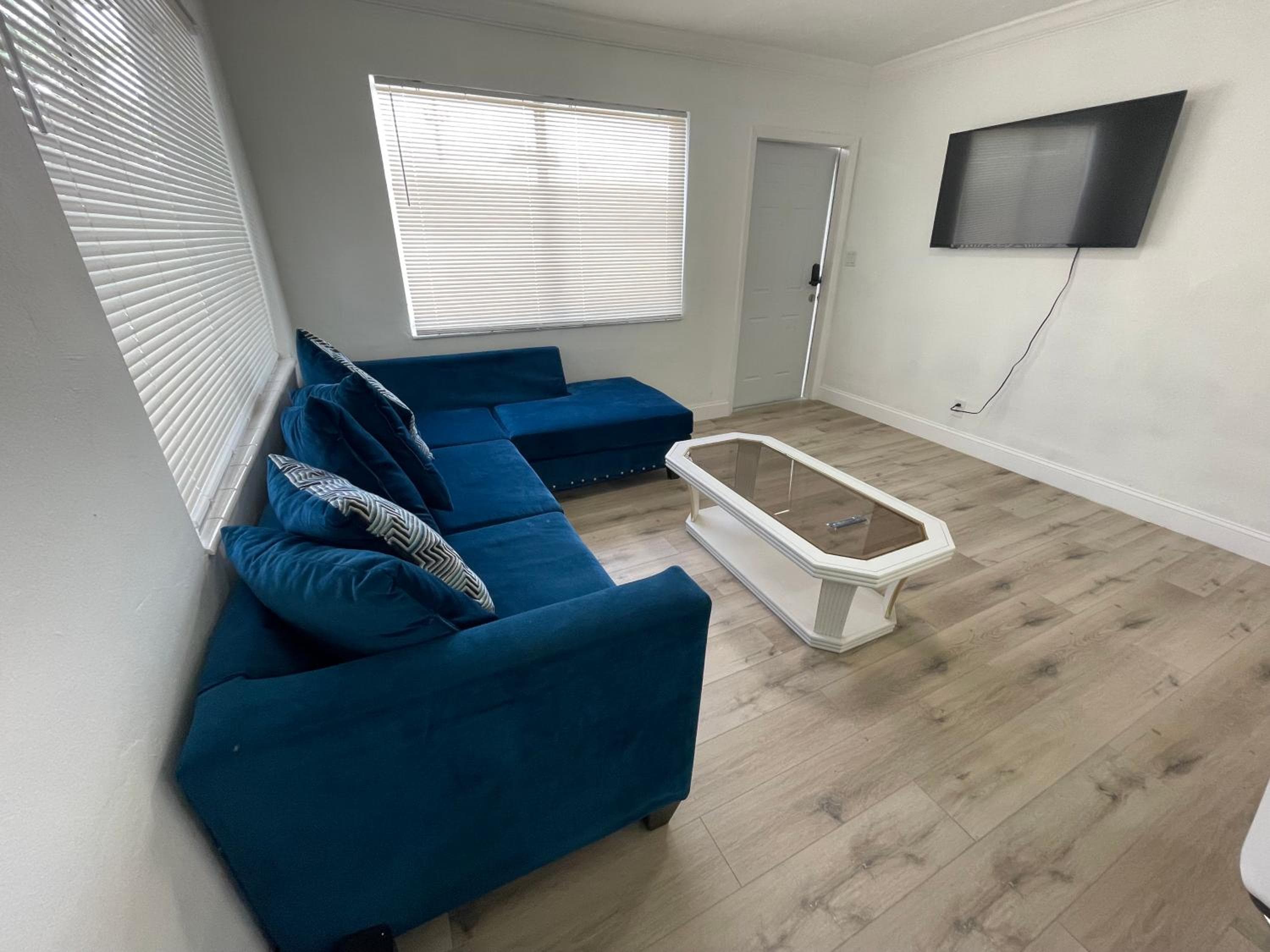 Lucea by the Sea Unit#3 - Luxurious Vacation One Bedroom Apartment for Your Perfect Getaway! — 2