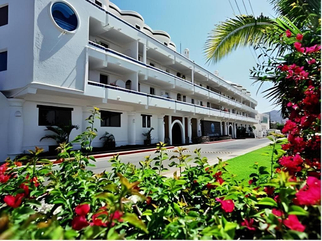 Club Cascadas de Baja — 1