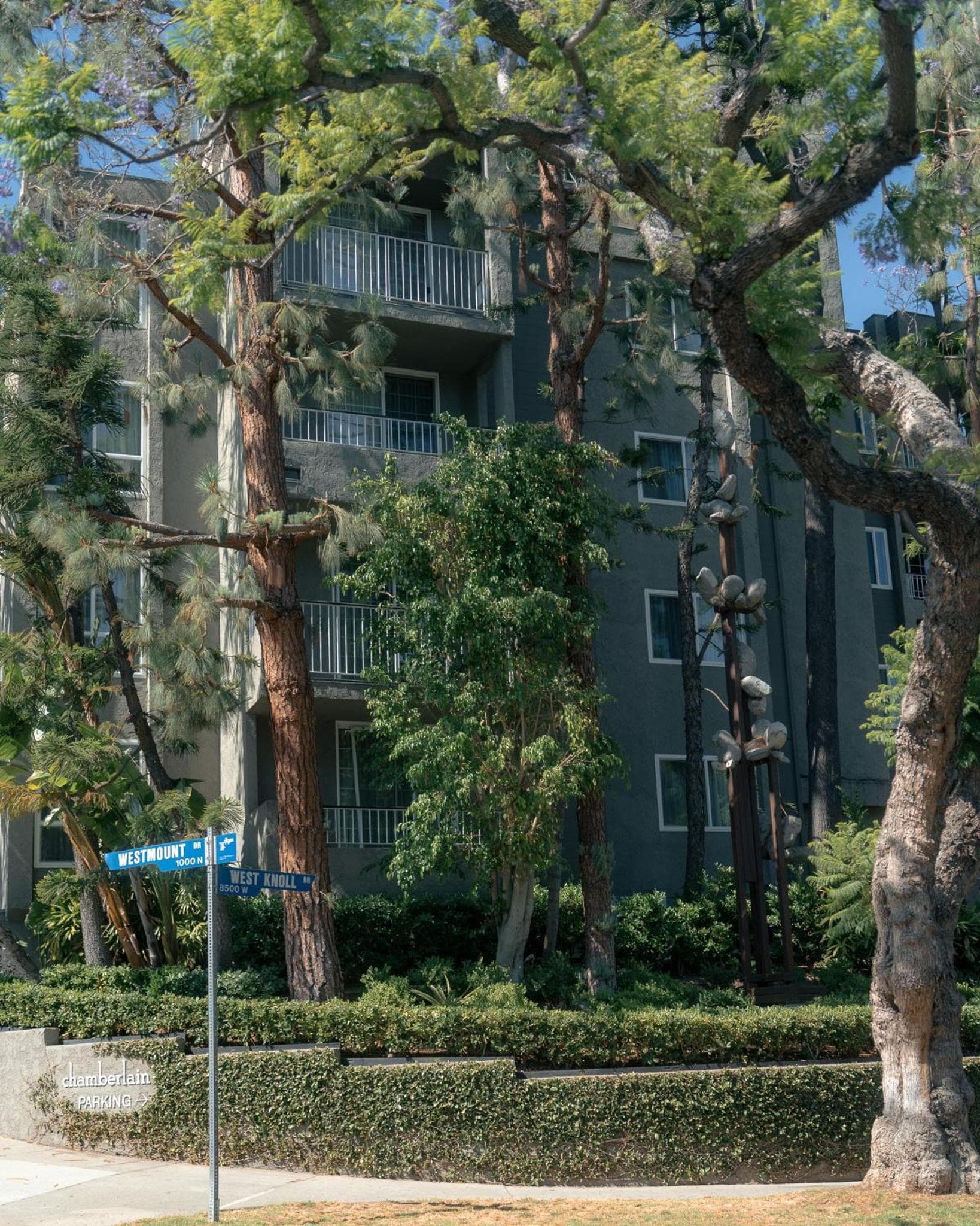 Chamberlain Oeste de Hollywood — 1