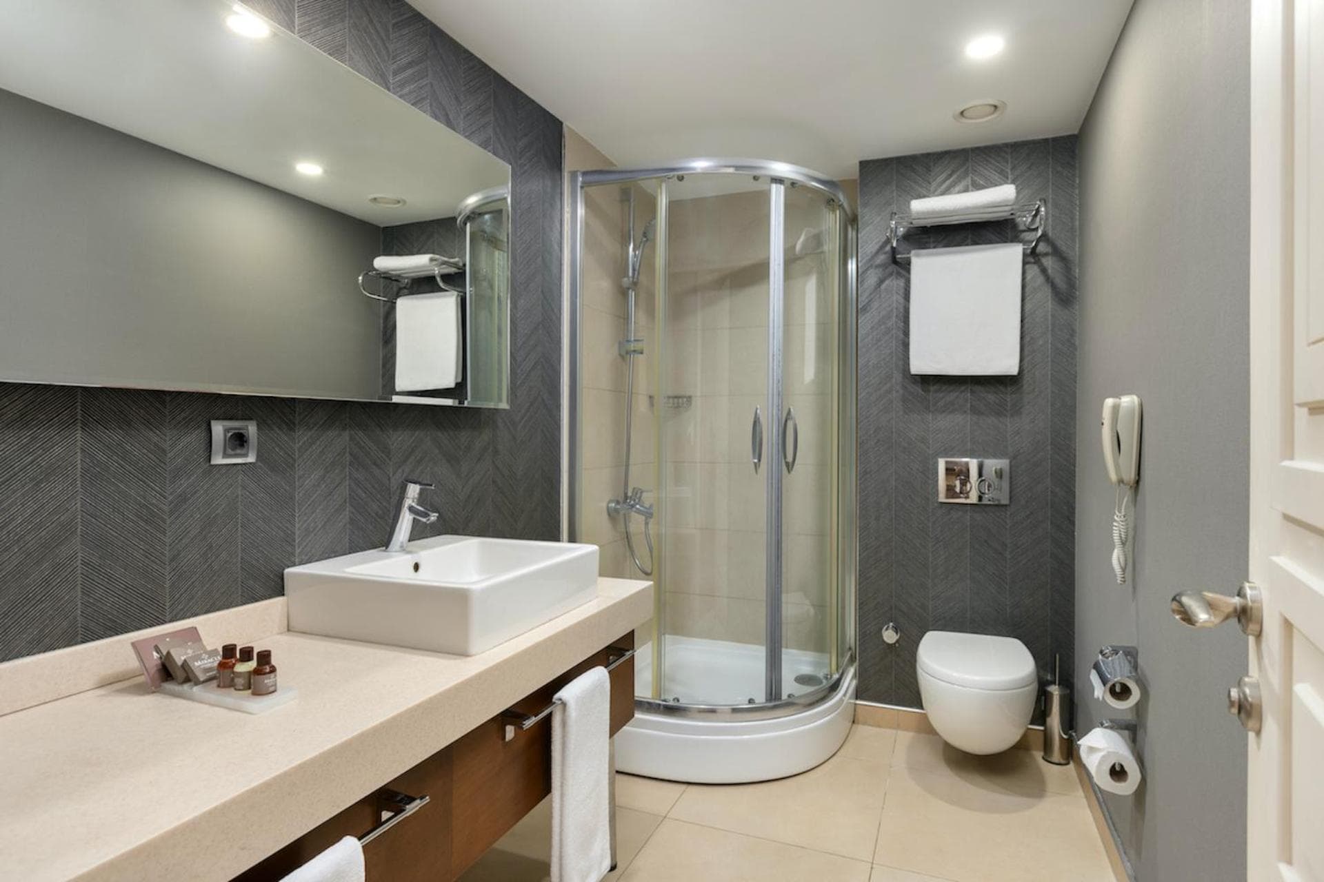 Miracle Istanbul Asia Airport Hotel & Spa — 6