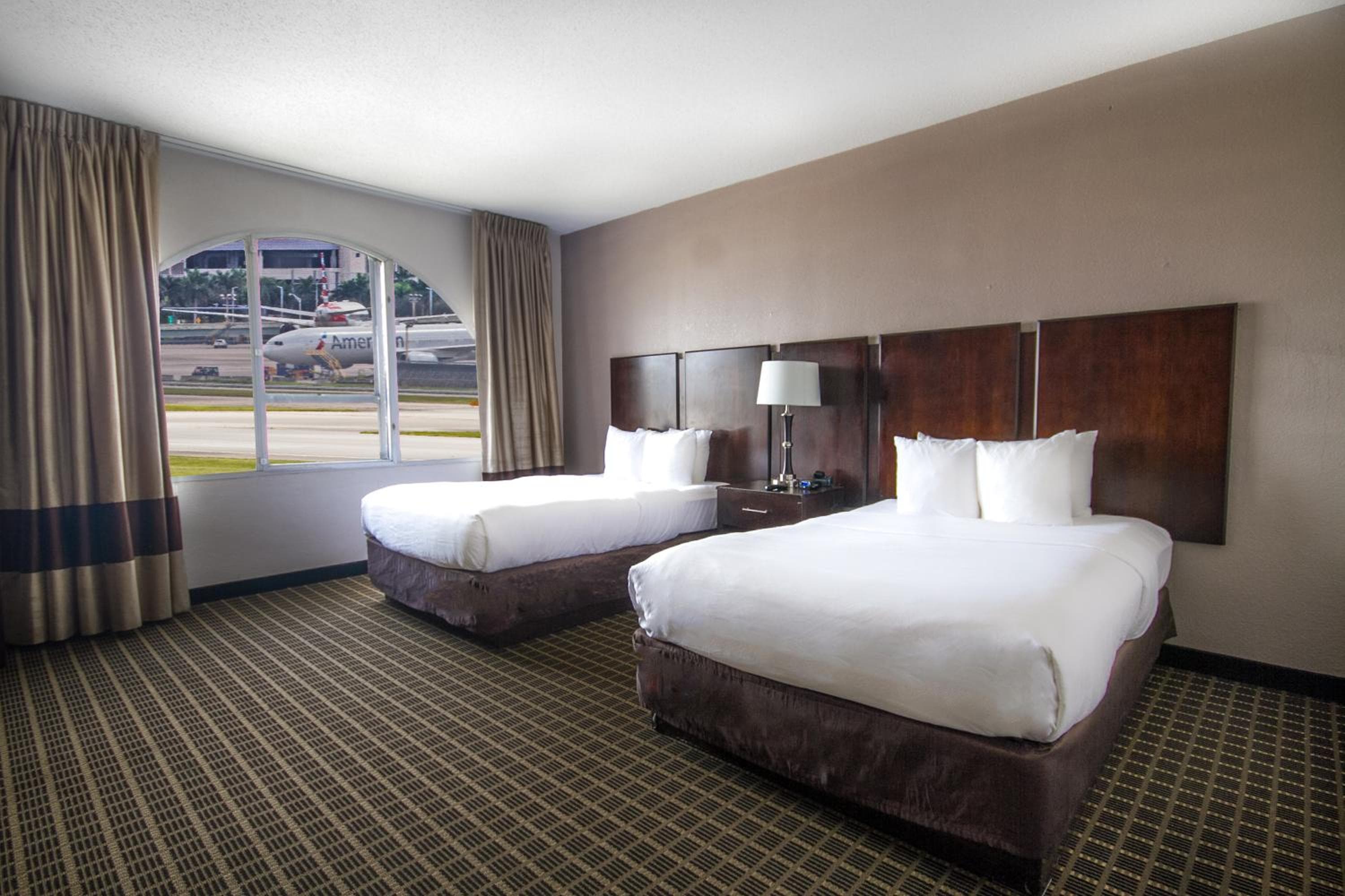 Clarion Inn & Suites Miami International Airport — 26