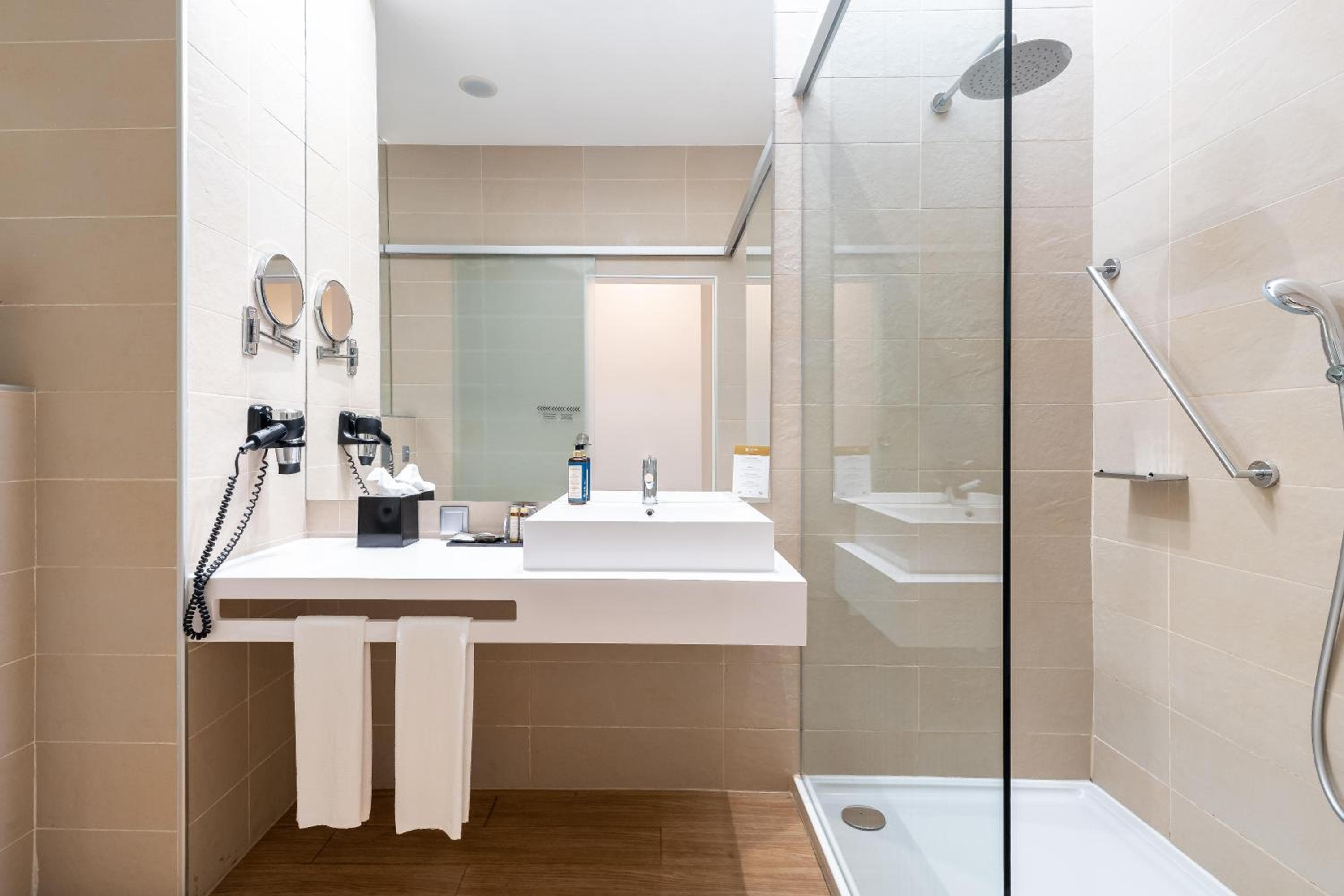 Jupiter Lisboa Hotel - Rooftop & Spa hotel, Avenida da Republica, 46, Lisbon, Portugal — photo 61