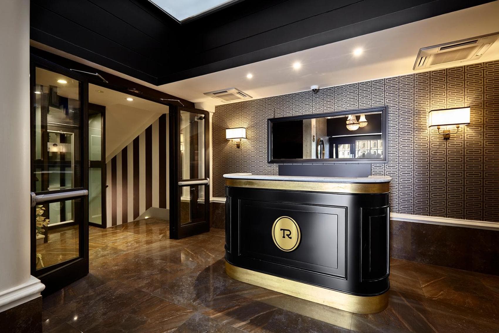 Trianon Borgo Pio Aparthotel — 9