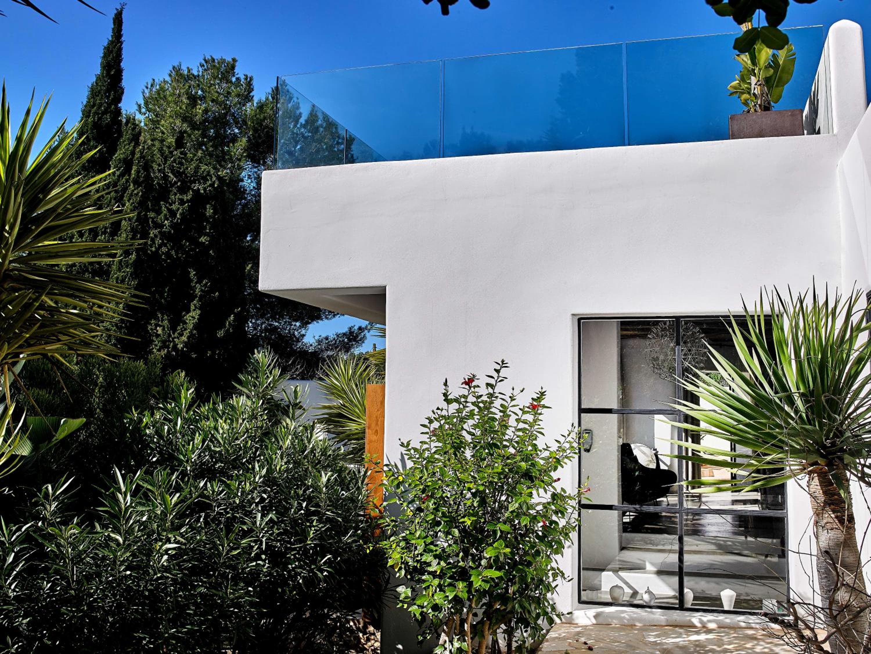 Stylish 5 bedroom luxury villa with pool and sauna — 3