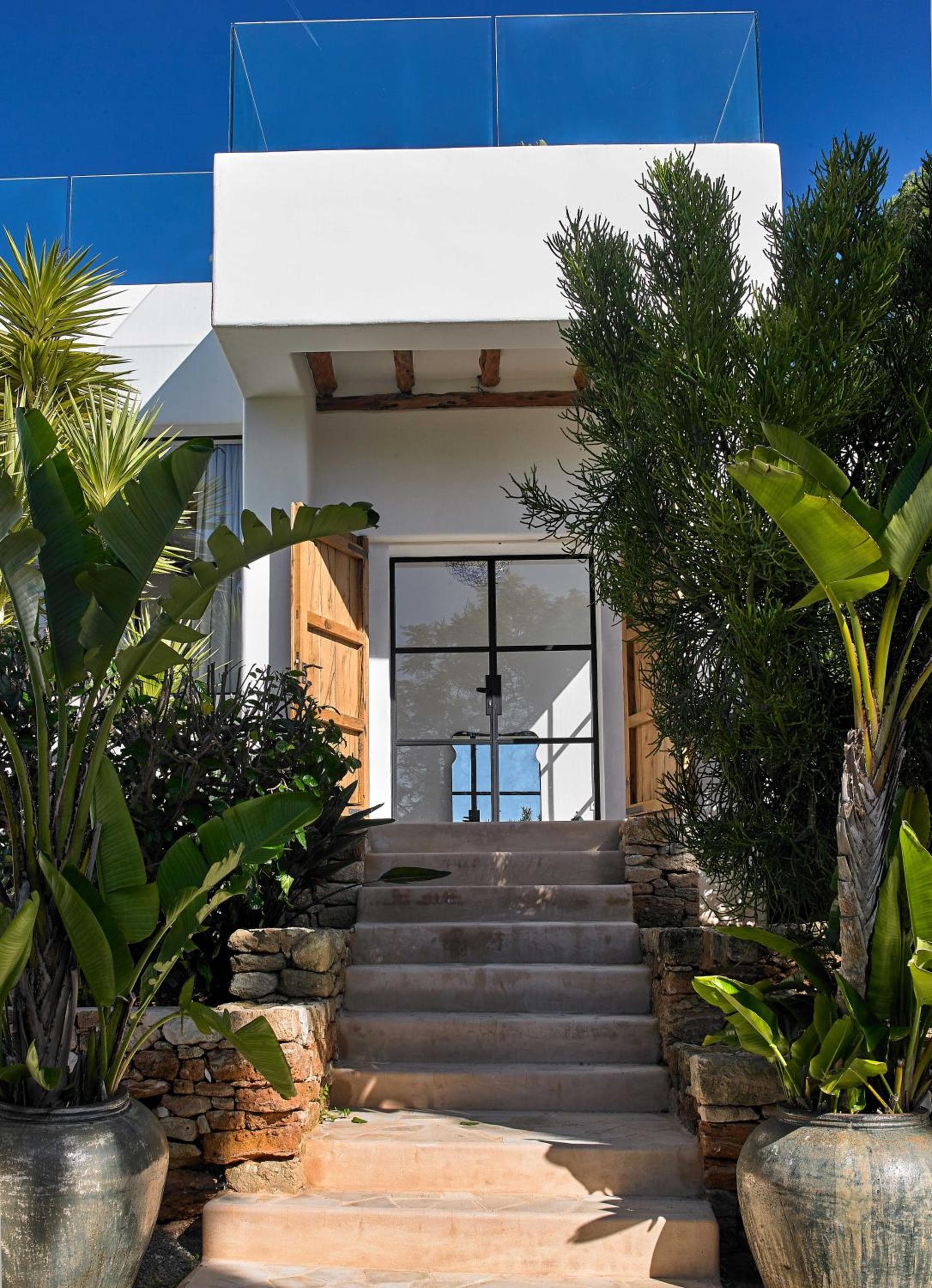 Stylish 5 bedroom luxury villa with pool and sauna — 25