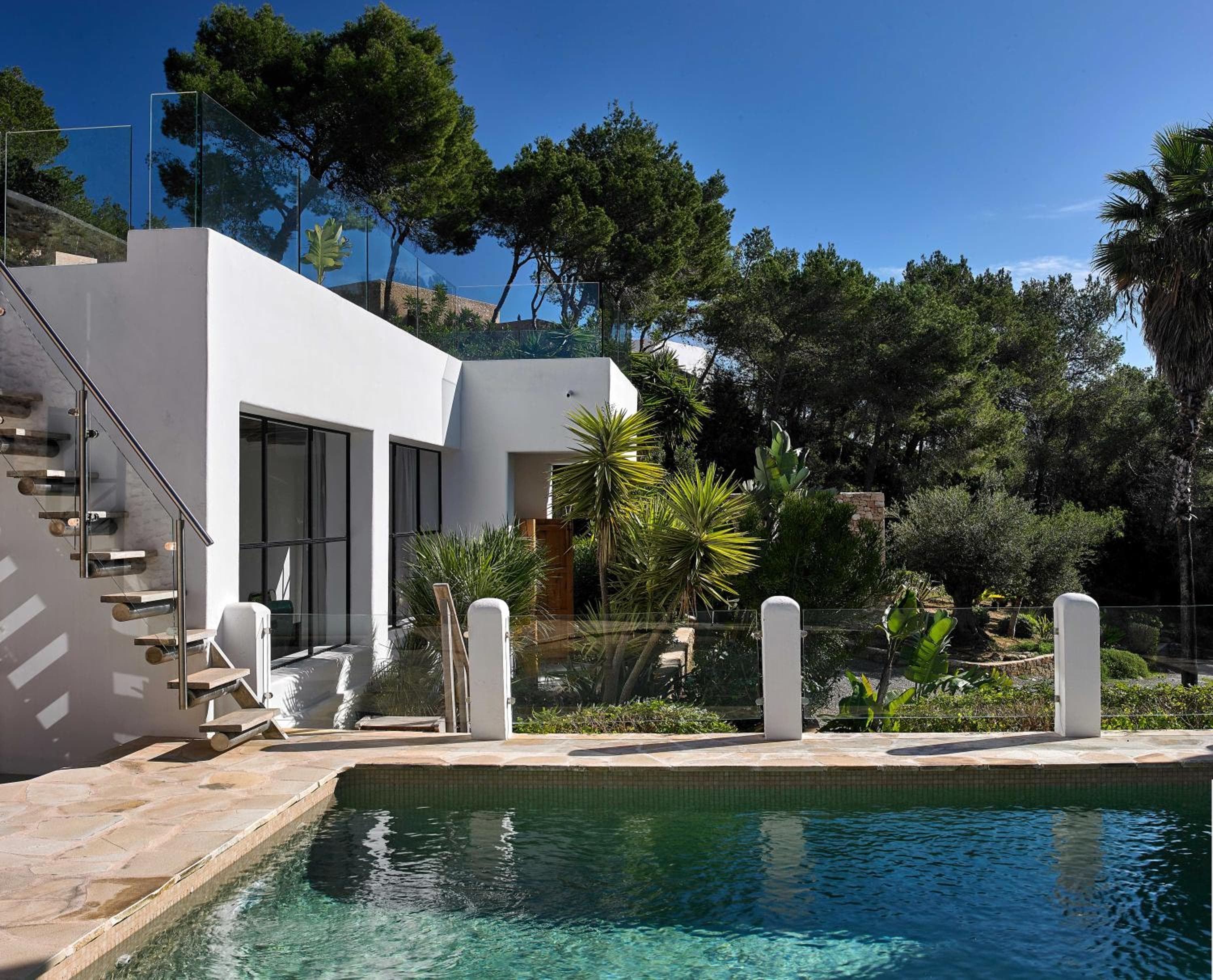 Stylish 5 bedroom luxury villa with pool and sauna — 2