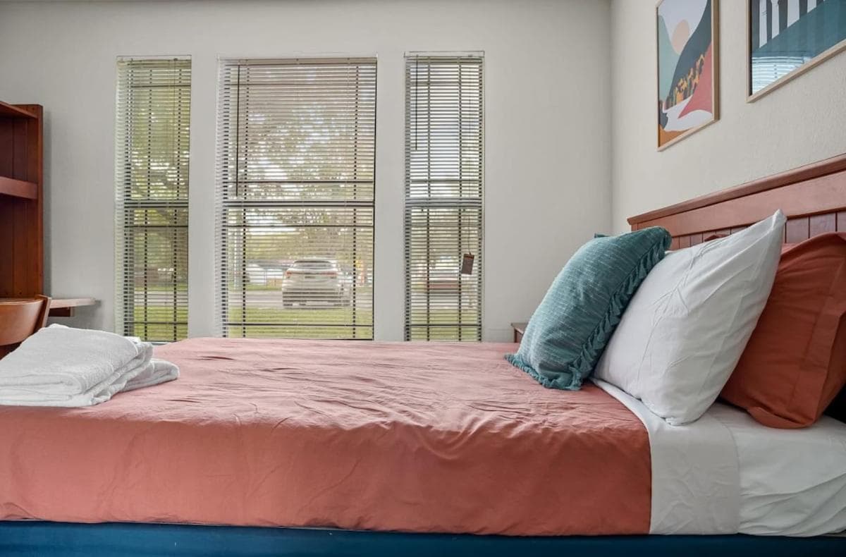 Family-friendly unit w patio — 6