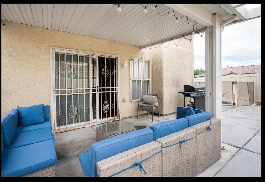4 bedroom North Las Vegas with pool — 1