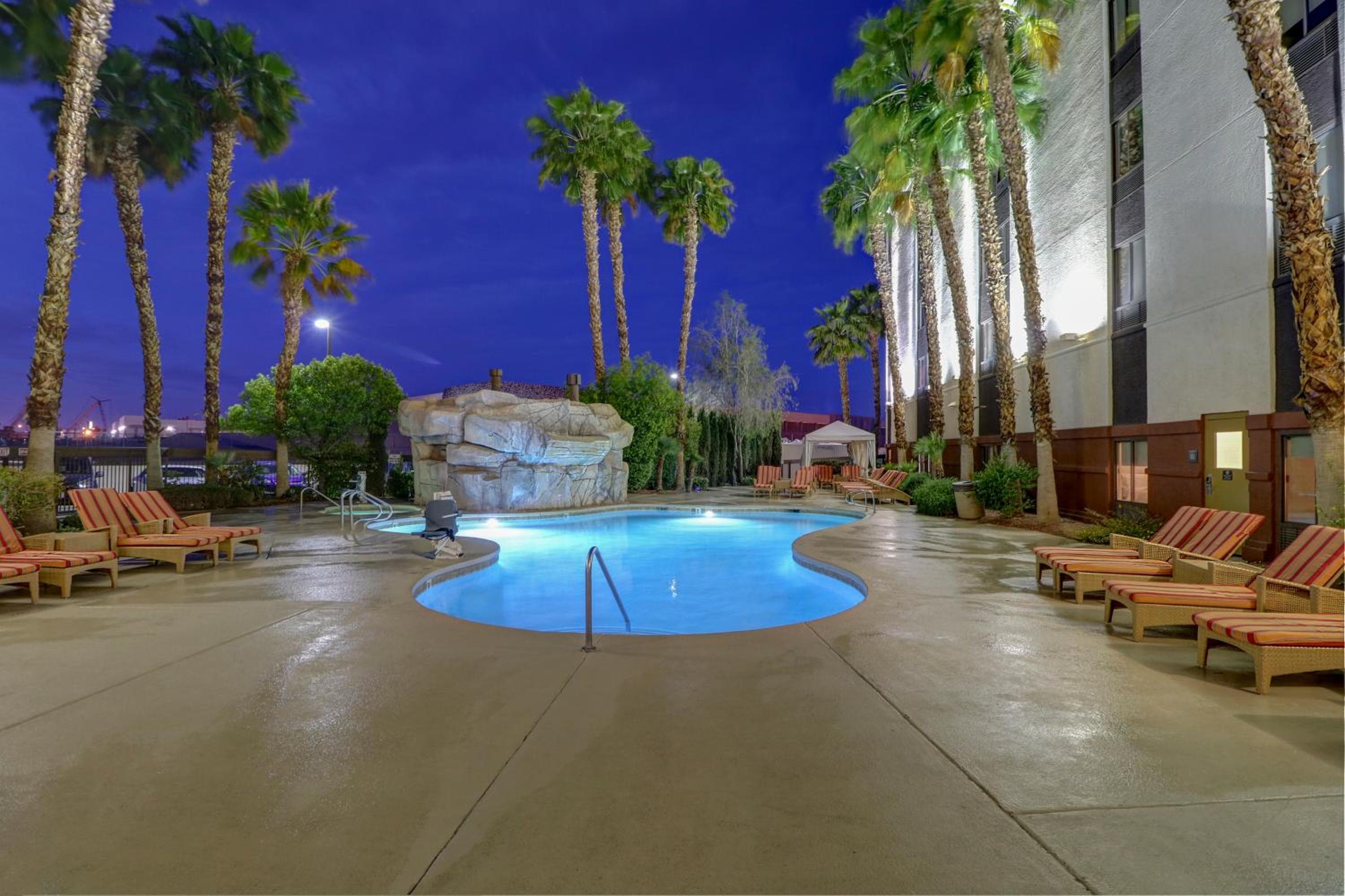 Hampton Inn Tropicana — 6