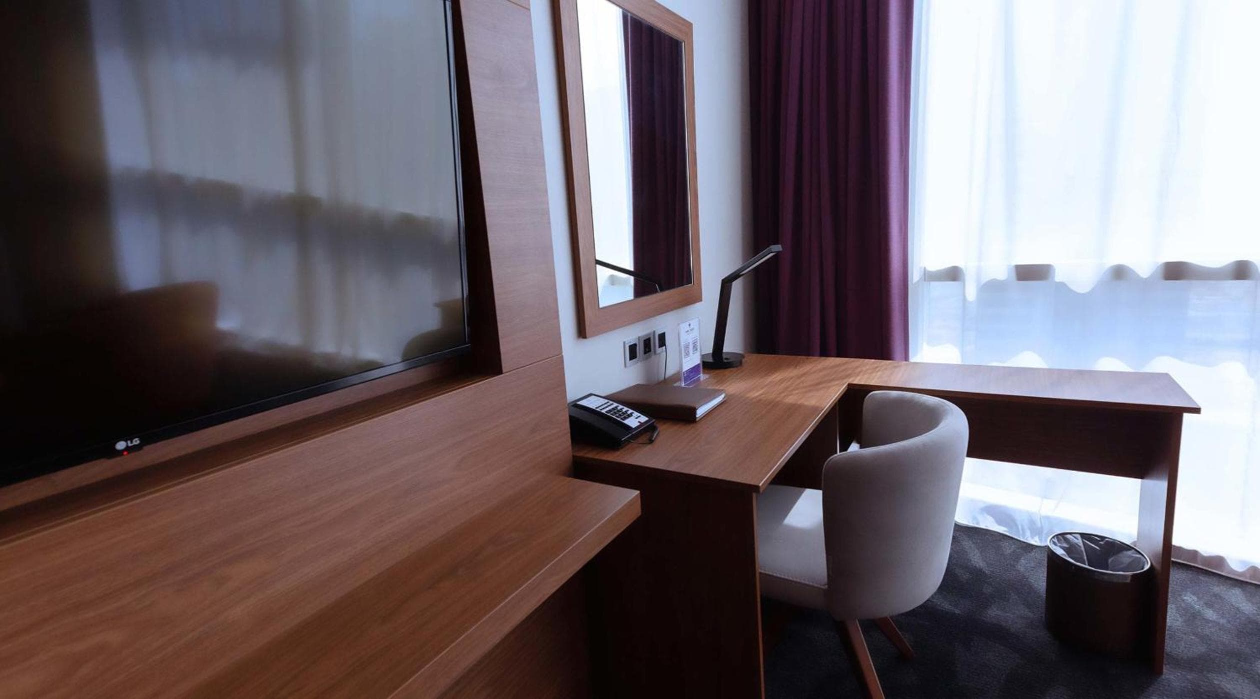 Park Regis Business Bay — 16