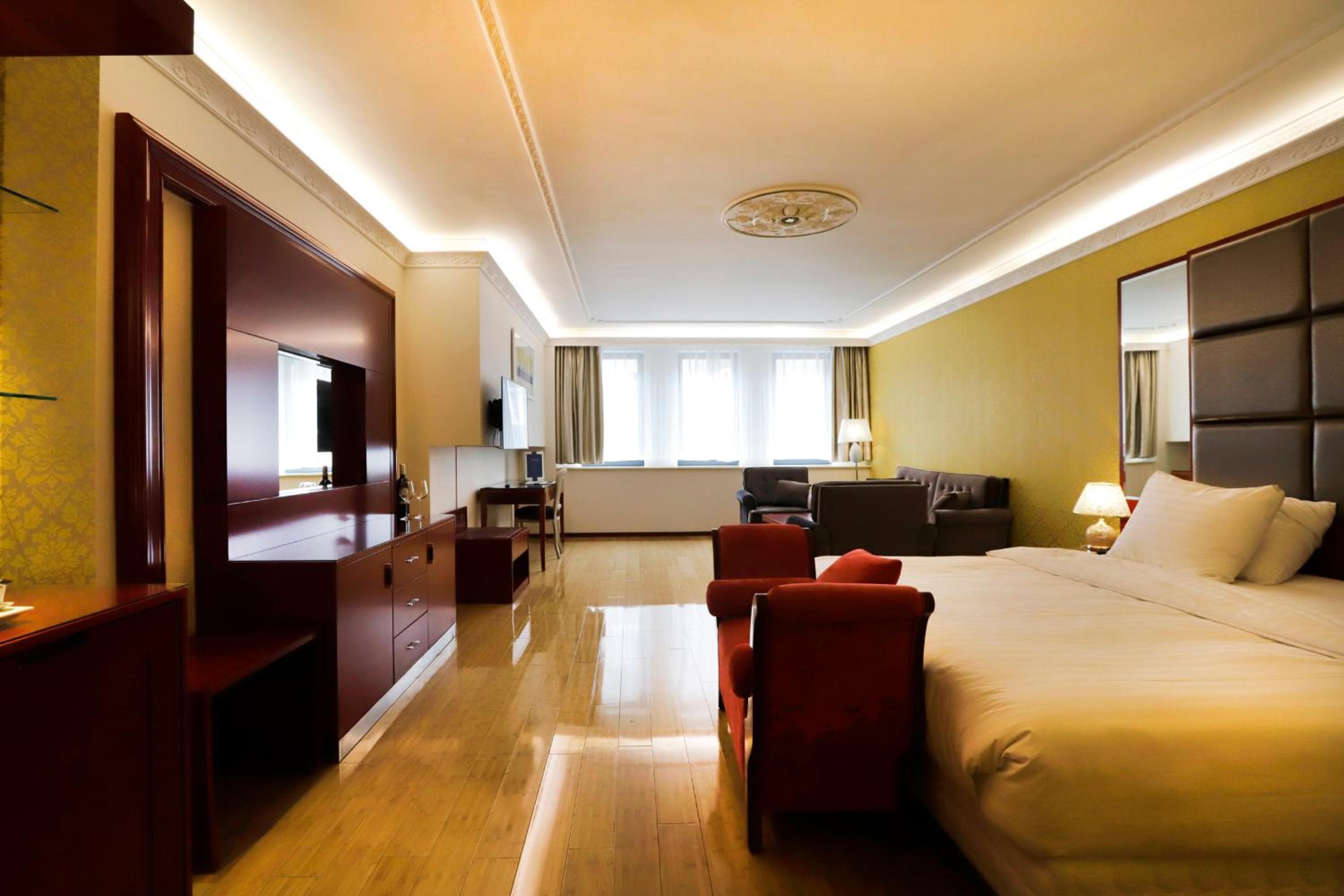 Chasse Hotel — 8