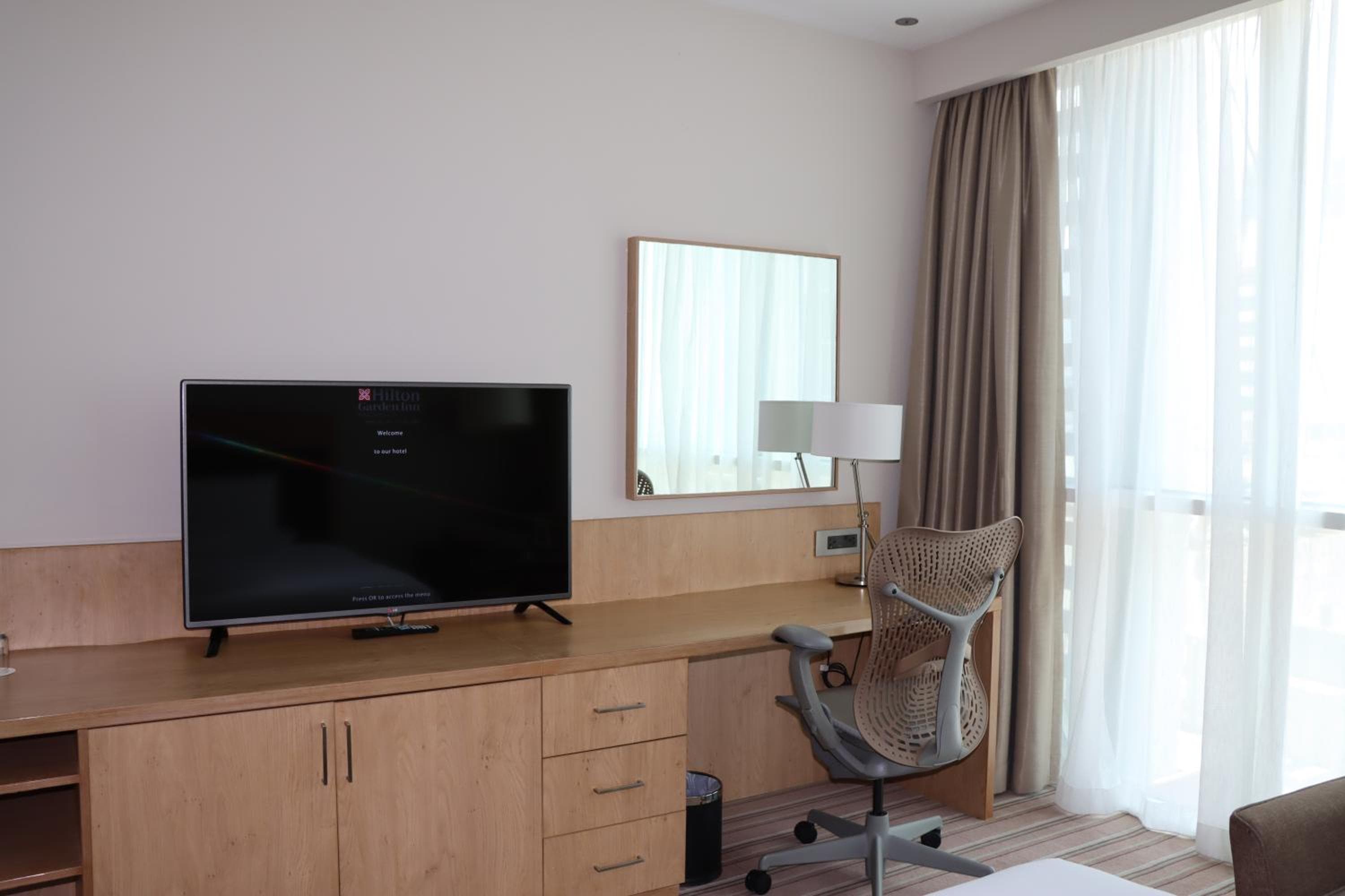 Hilton Garden Inn Dubai, Mall Avenue — 5