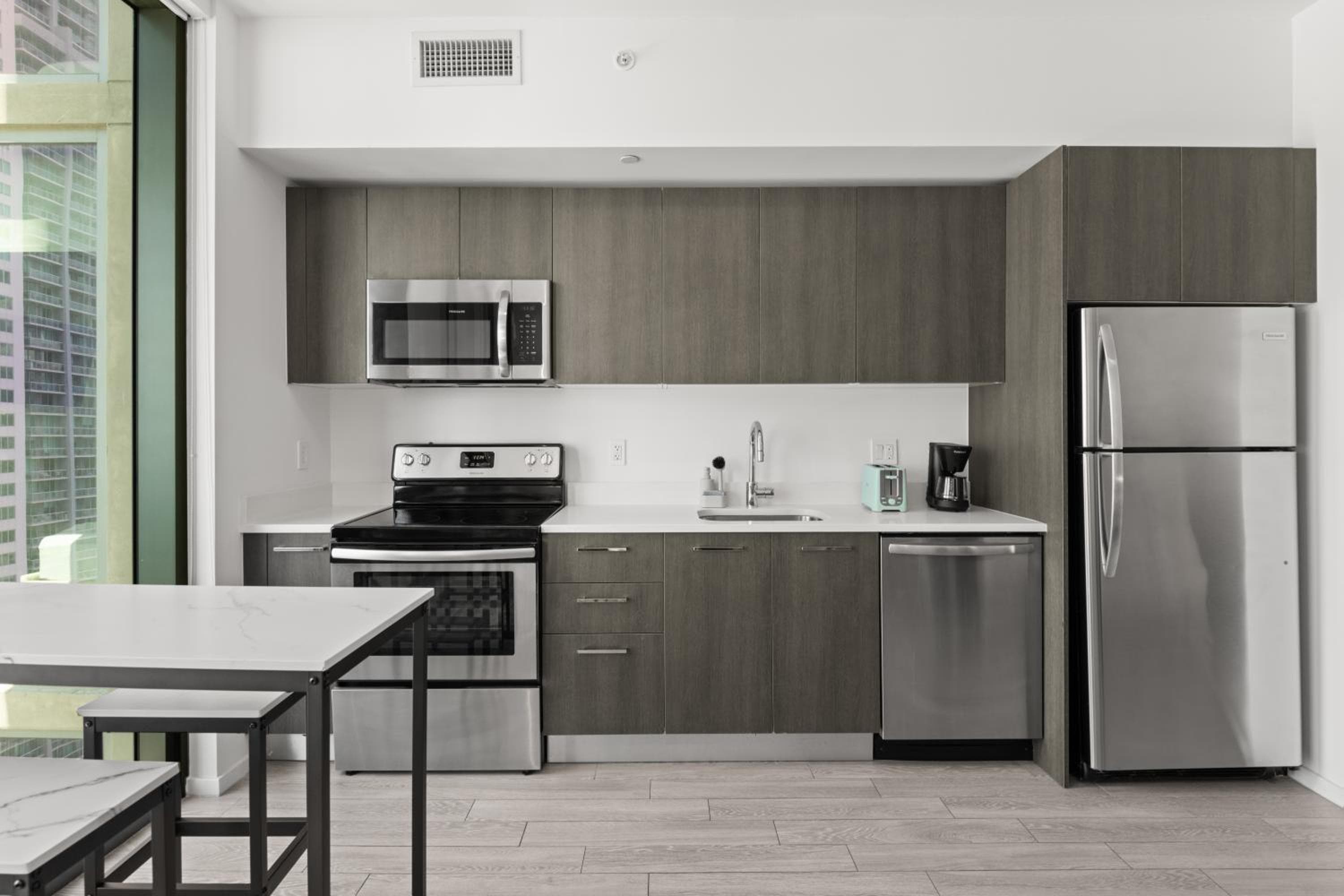Breezy Stays Luxury Residences - near Kaseya Center — 16