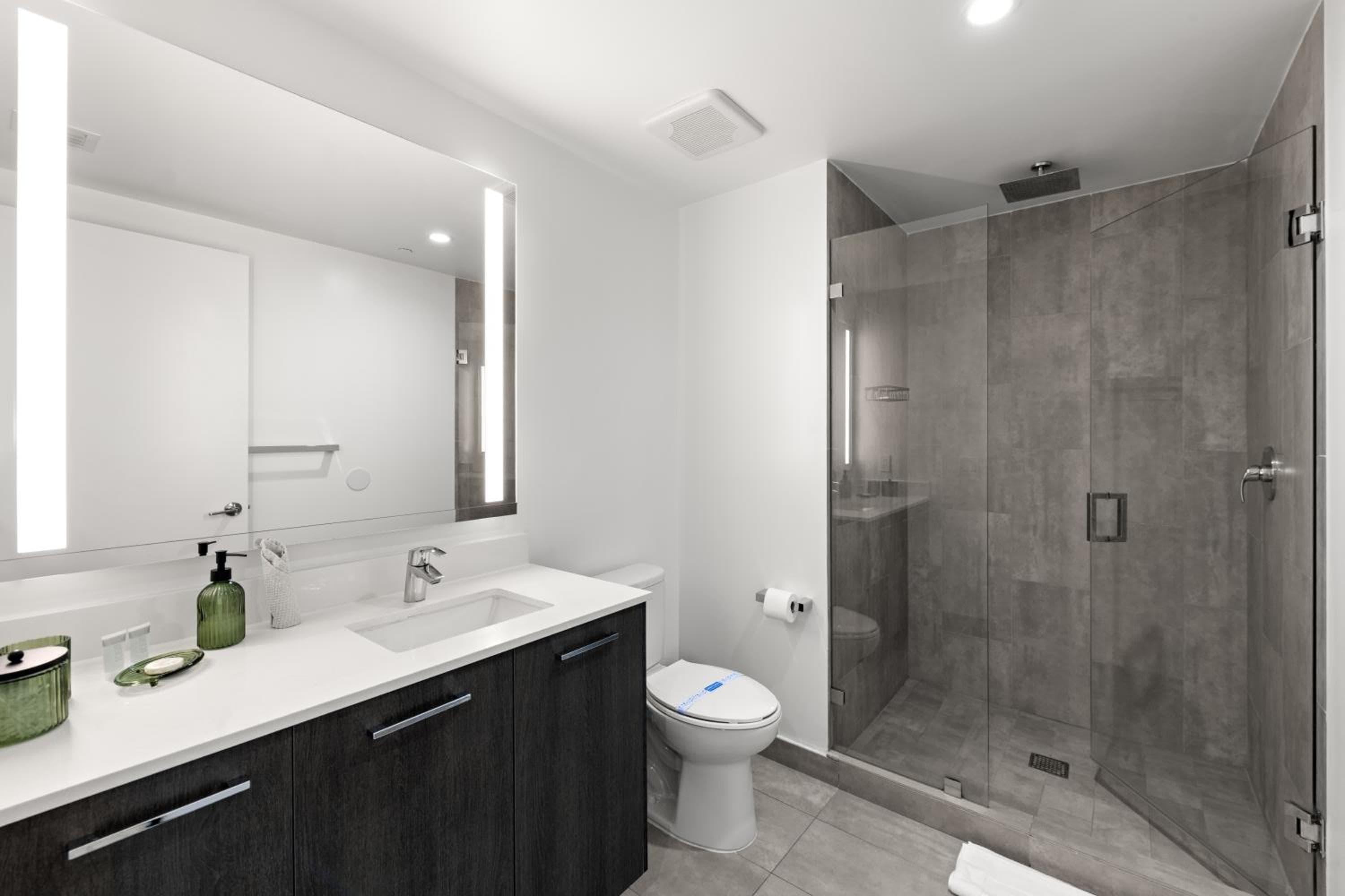 Luxury Waterfront Residences - near Kaseya Center — 12