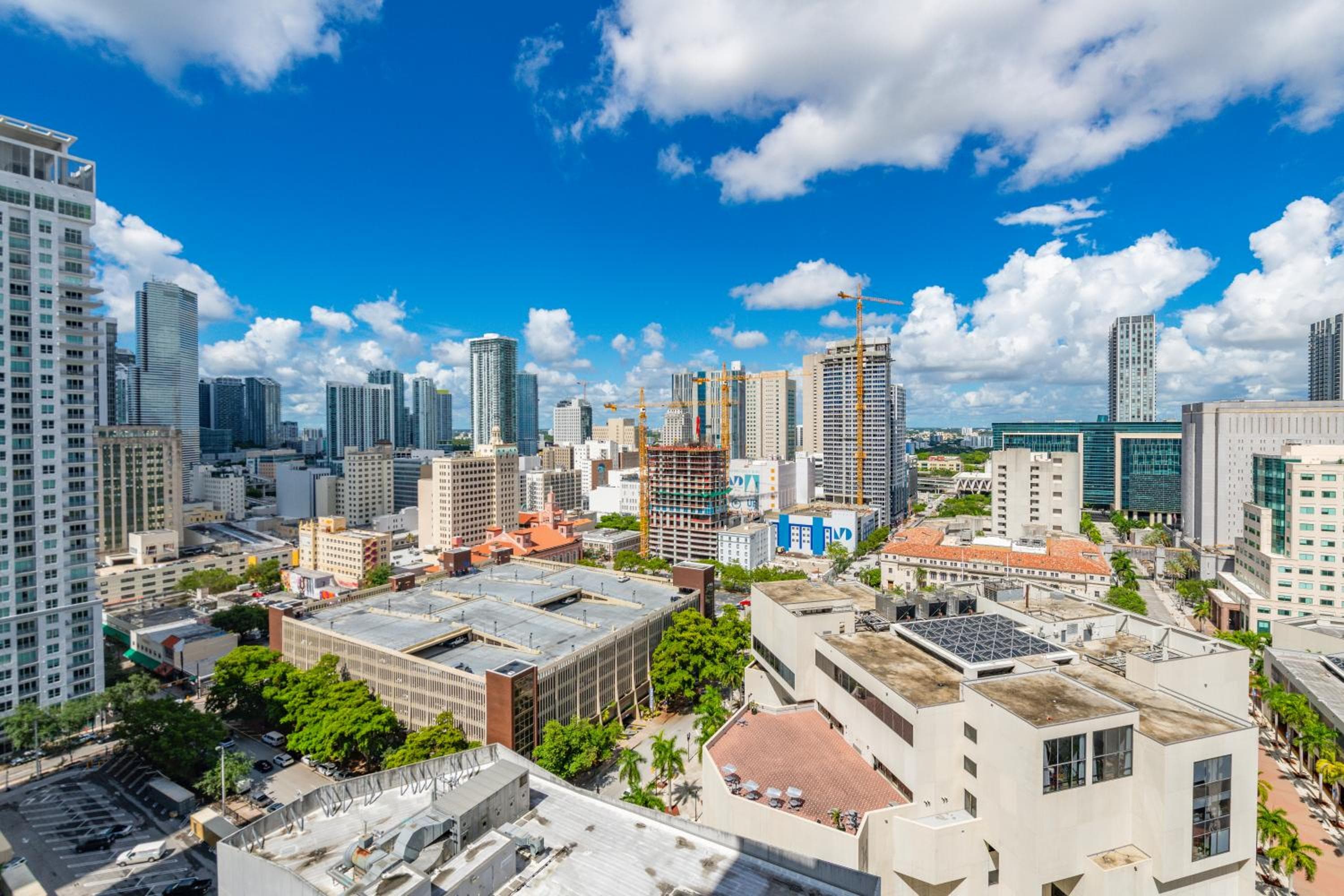 Luxury Waterfront Residences - near Kaseya Center — 3