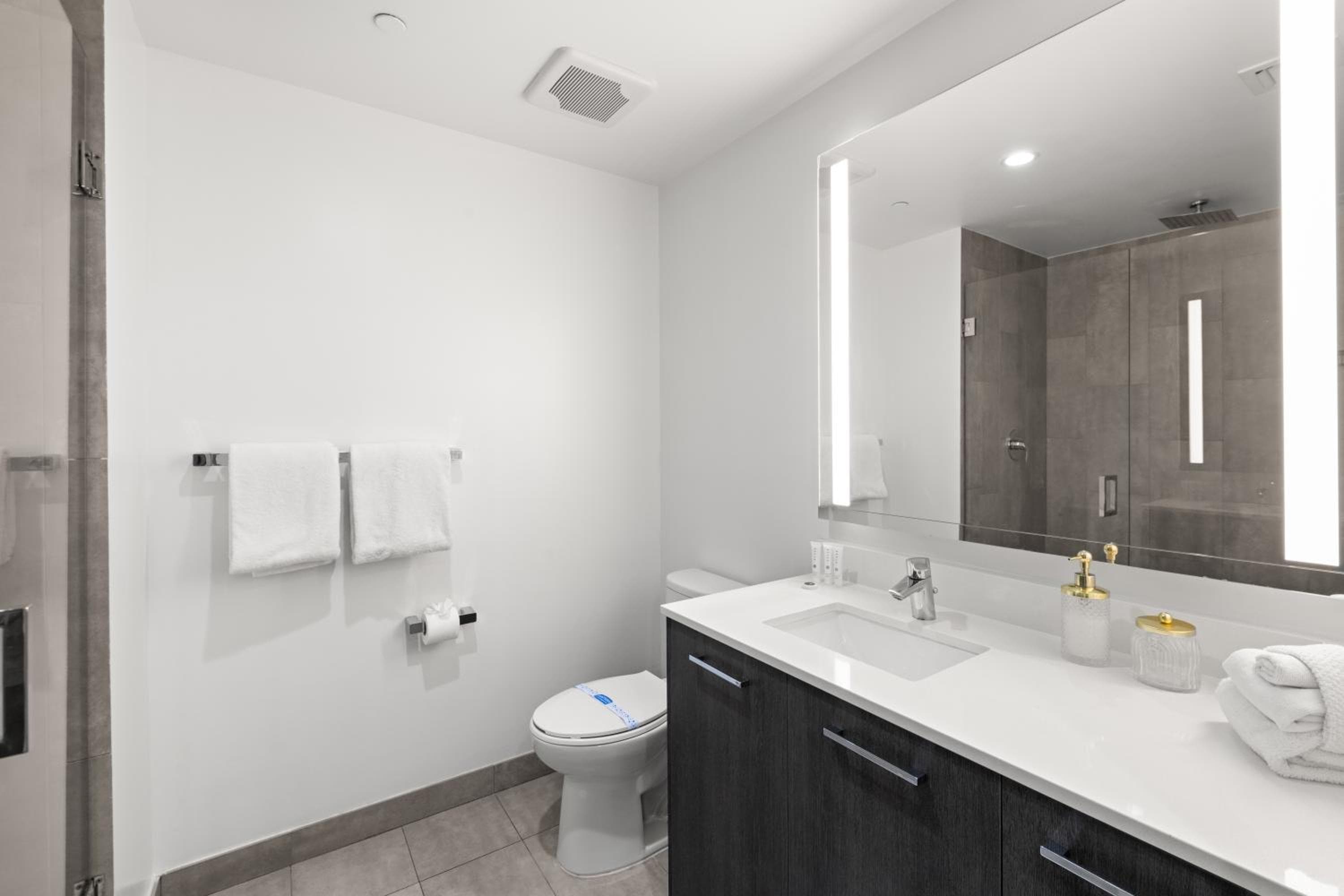 Luxury Waterfront Residences - near Kaseya Center — 23