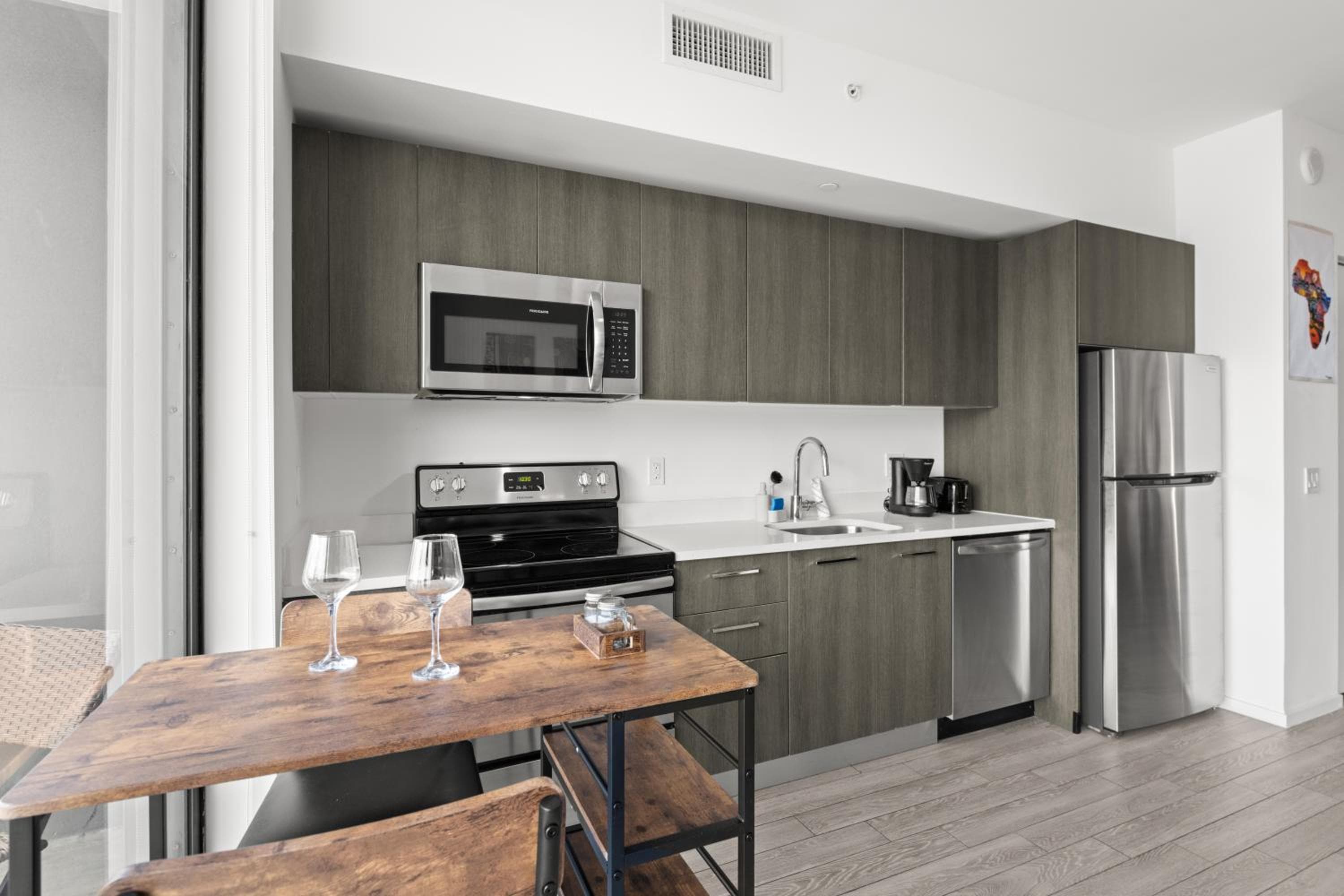 Breezy Stays Luxury Residences - near Kaseya Center — 5