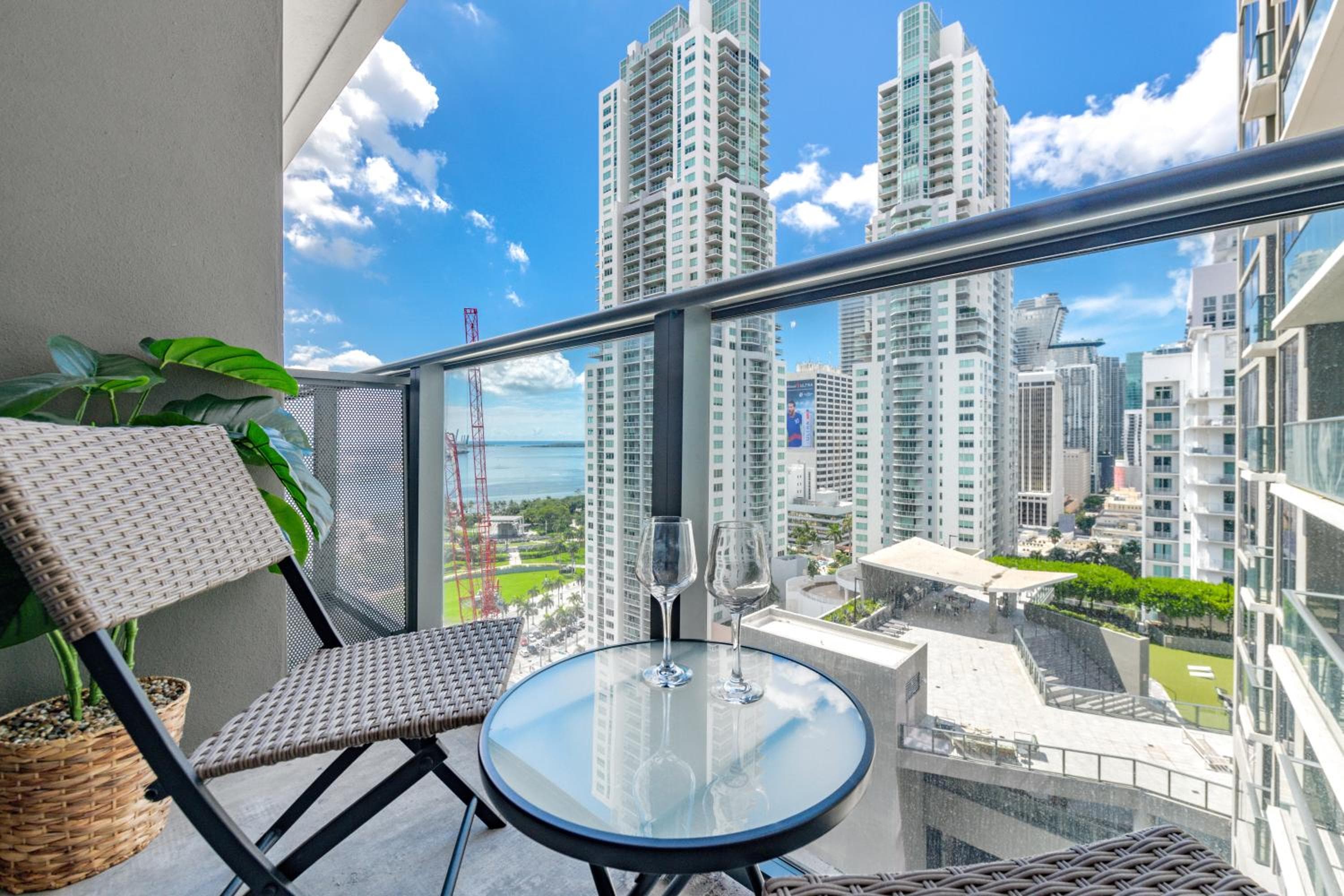 Luxury Waterfront Residences - near Kaseya Center — 10