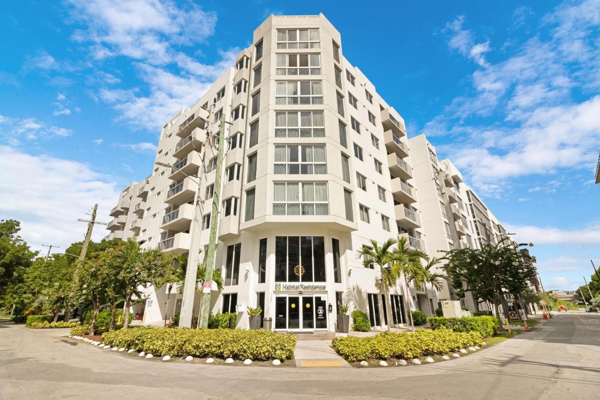 Roami im Habitat Brickell — 1