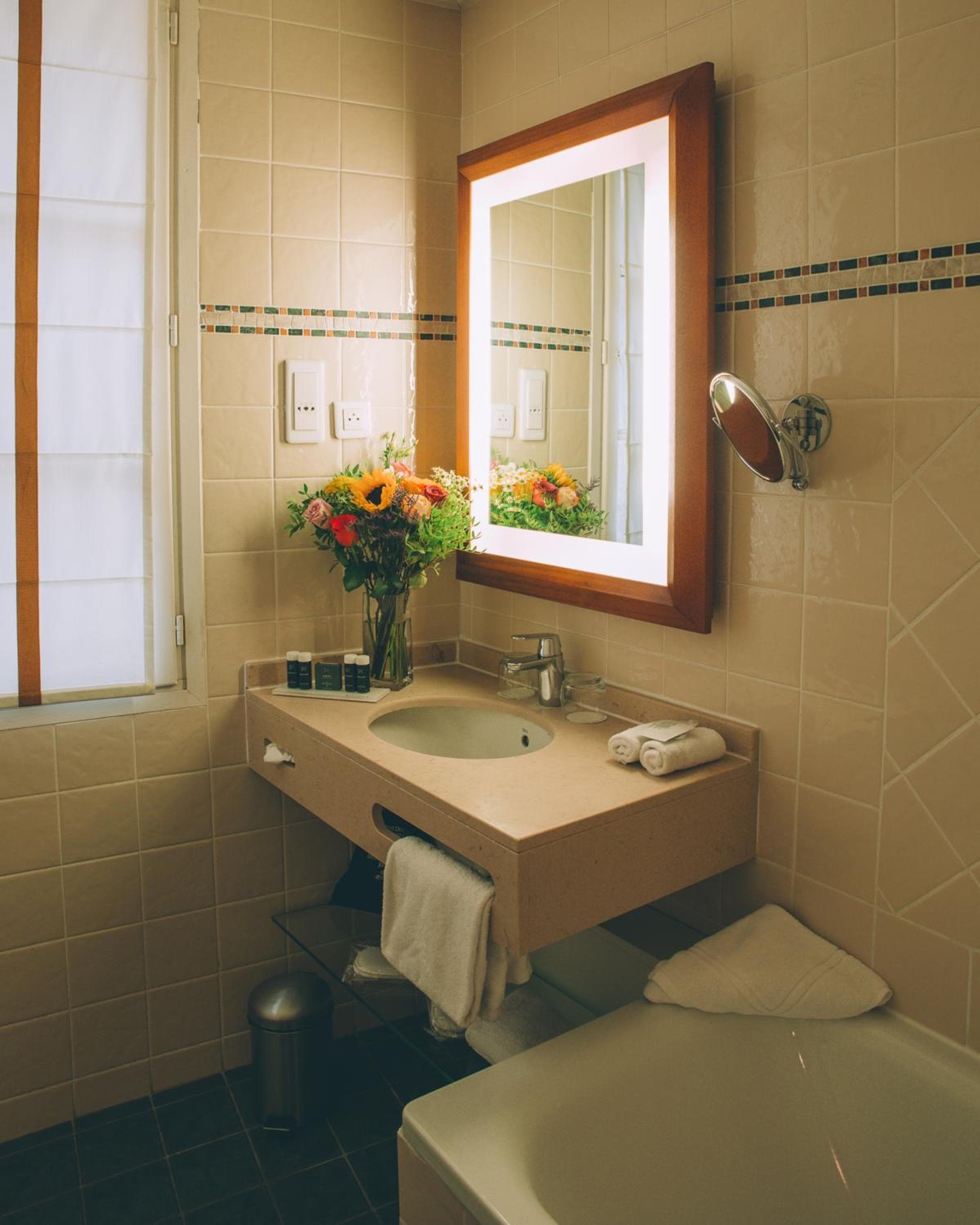 Le Relais Montmartre — 30