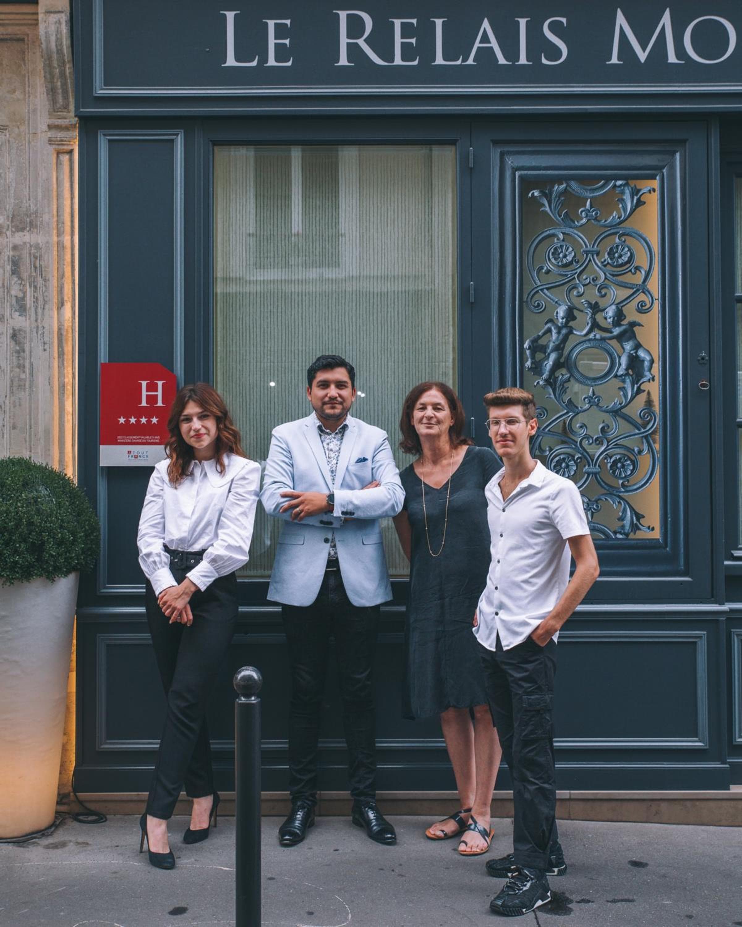 Le Relais Montmartre — 19