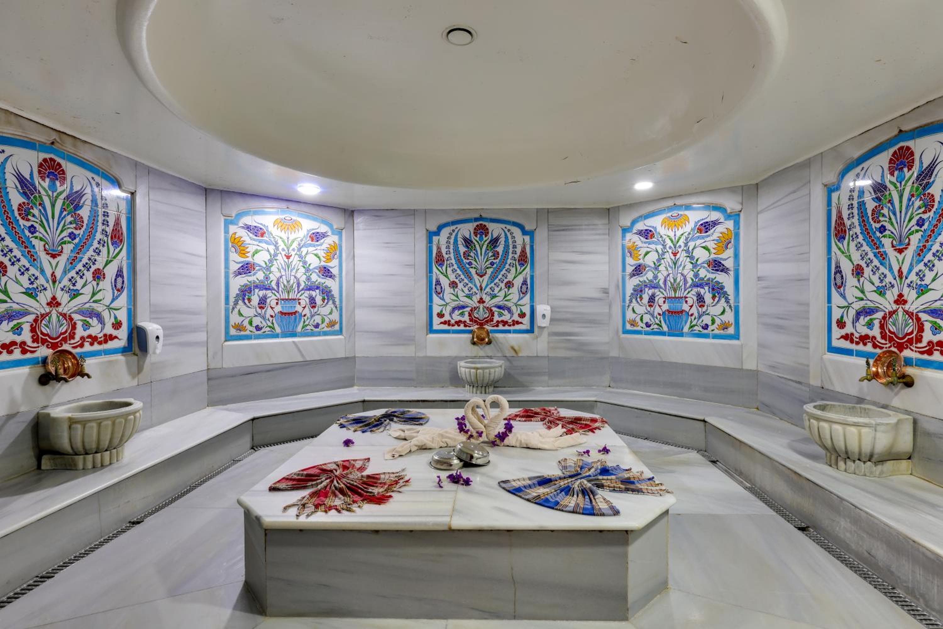 Ramada by Wyndham Istanbul Old City — 12