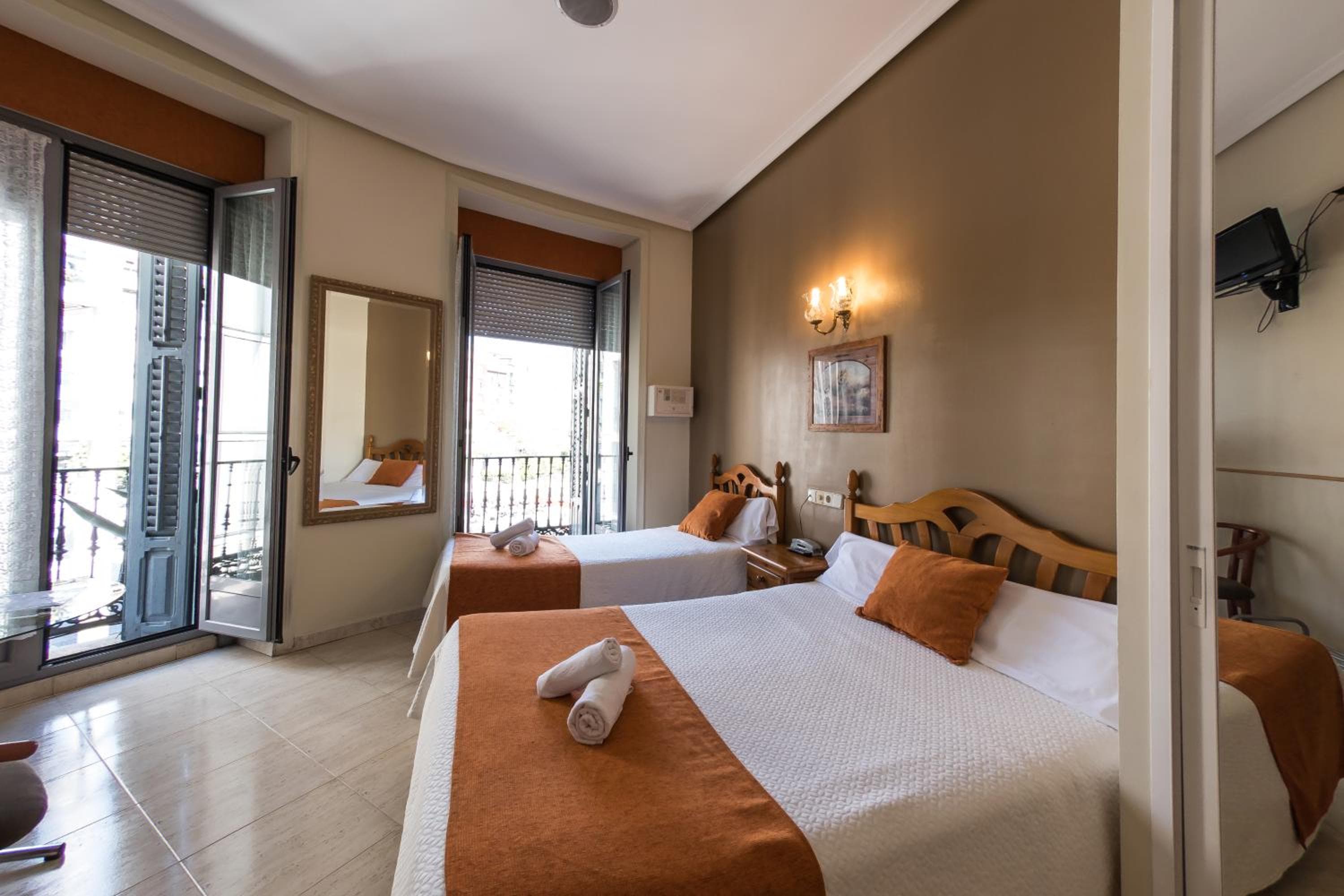 Hostal San Lorenzo — 21