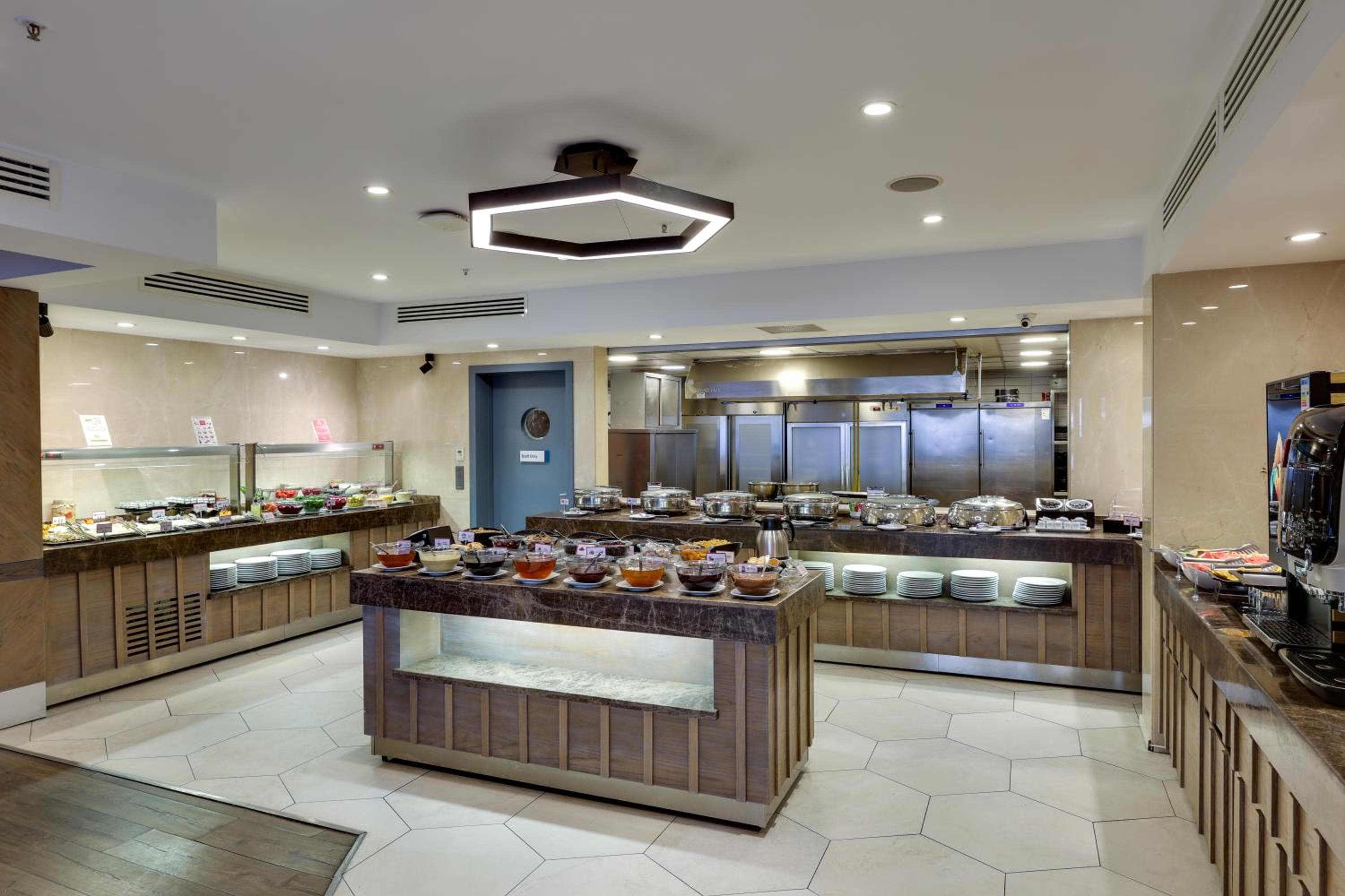 Ramada by Wyndham Istanbul Old City — 17