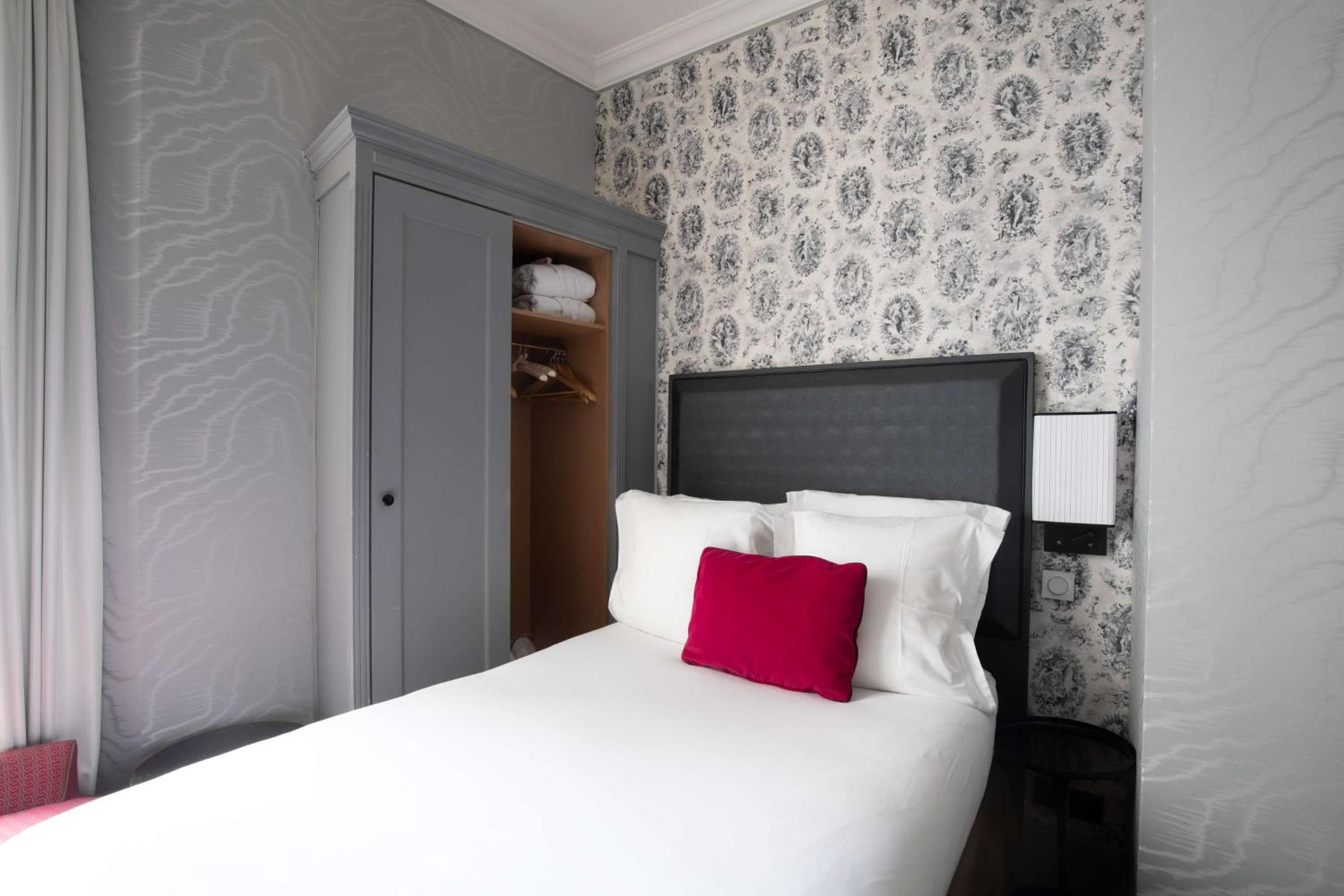 Maison Astor Paris, Curio Collection by Hilton — 2