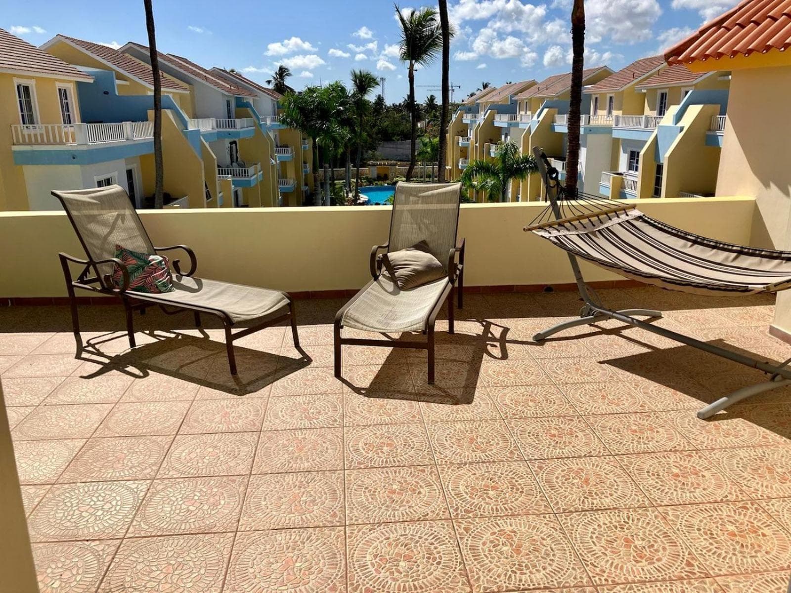 Palm Suites E-6-two-level apartment with a view of the pool — 24