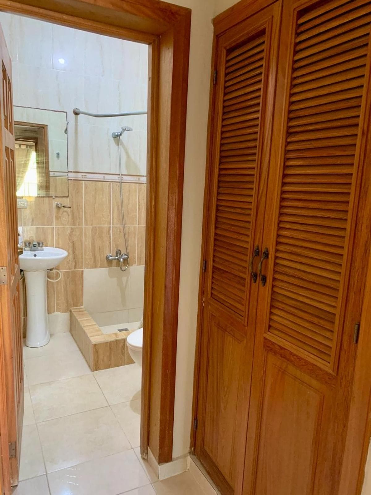 Palm Suites E-6-two-level apartment with a view of the pool — 7