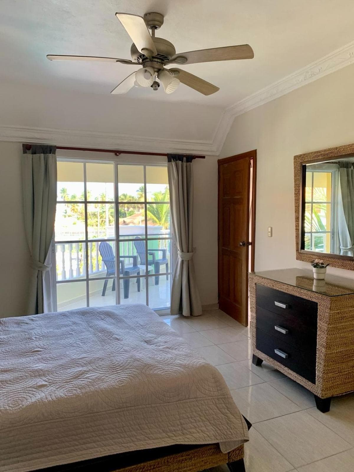 Palm Suites E-6-two-level apartment with a view of the pool — 16