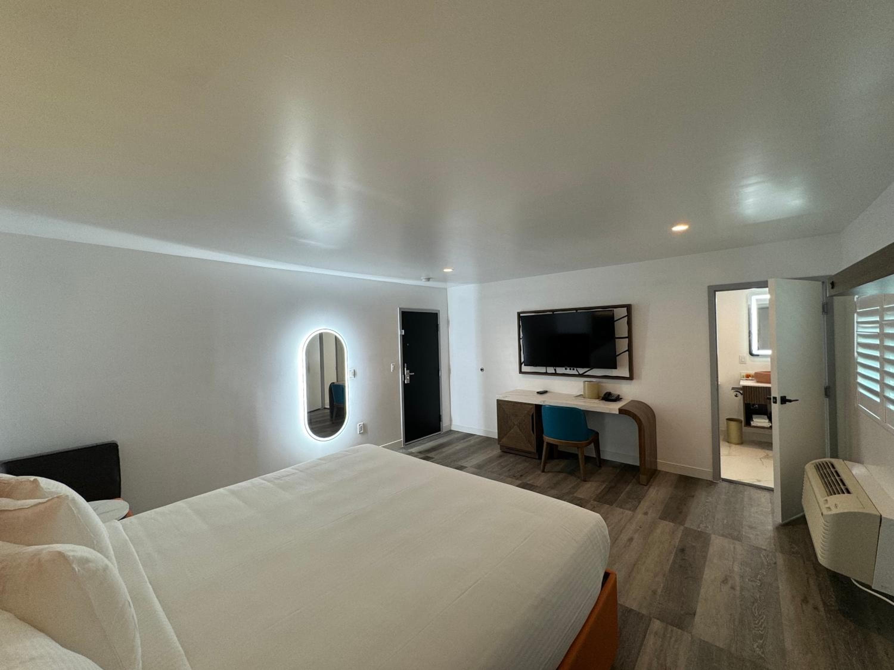 Hotel Rudra - Hollywood — 2