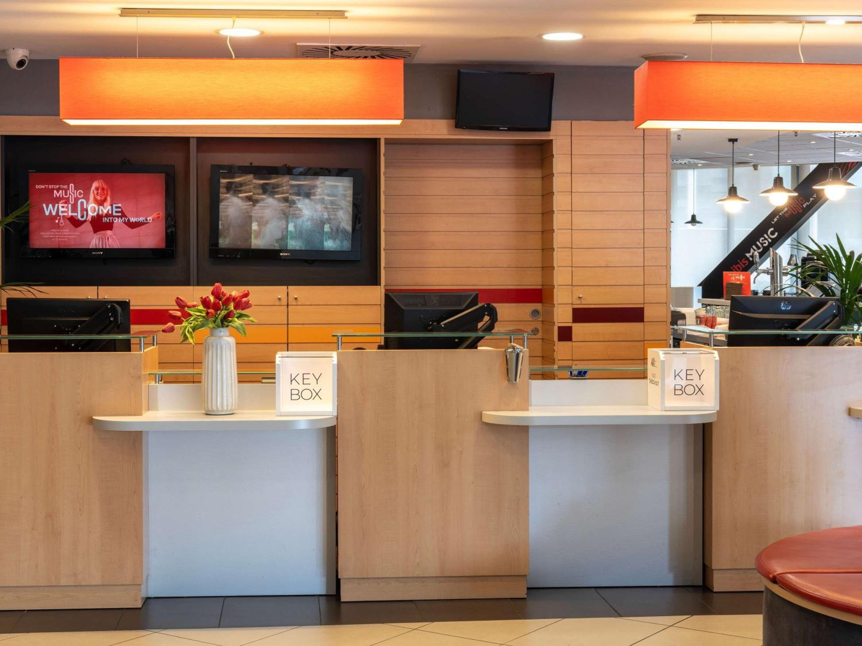 Ibis Barcelona Meridiana — 4