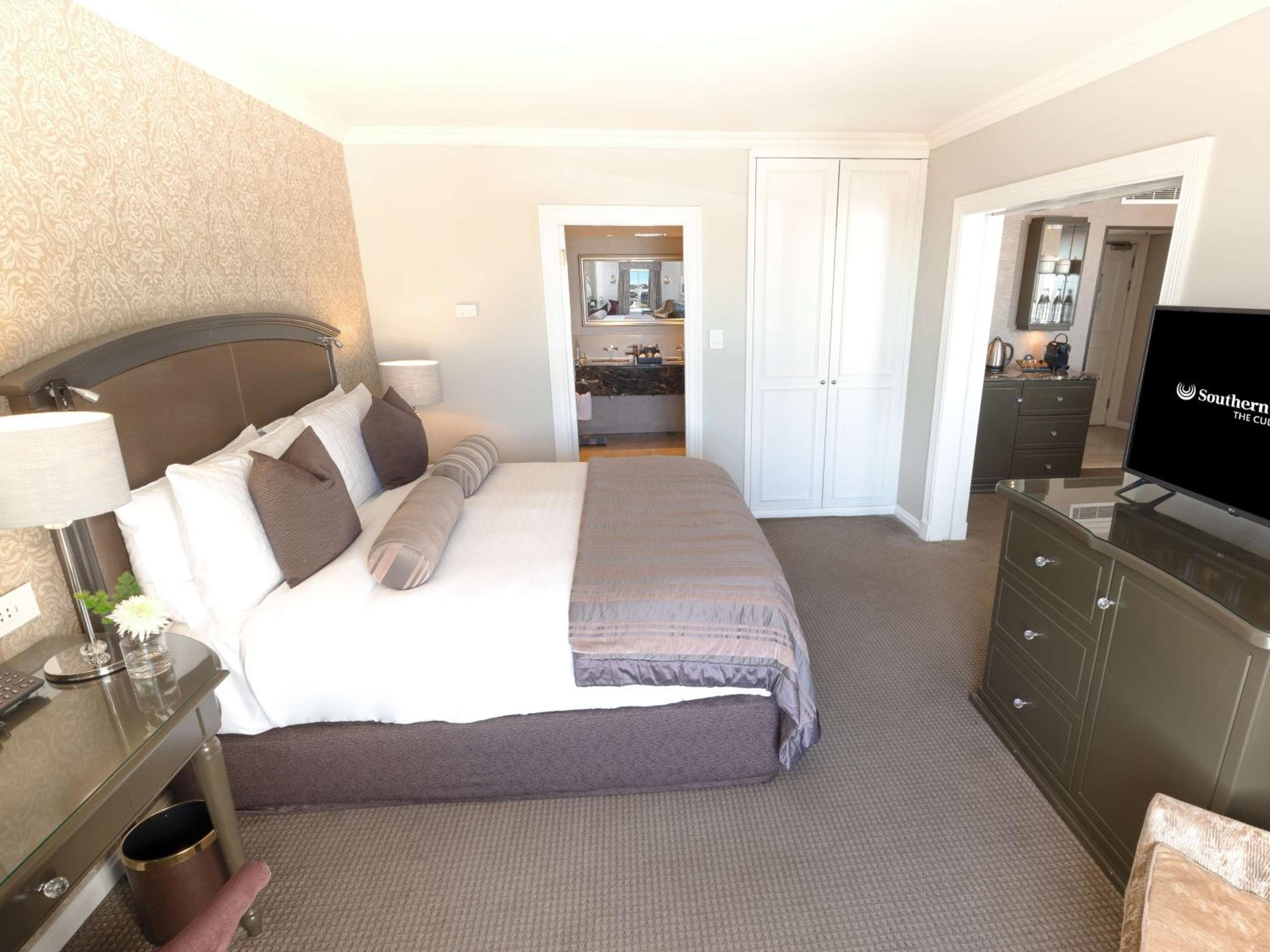 Southern Sun The Cullinan hotel, 1 Cullinan Street, Foreshore, Waterfont, Cape Town, South Africa — photo 2