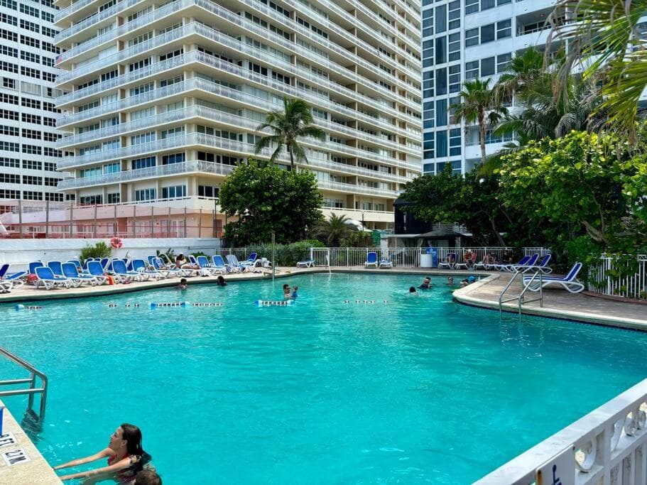 Relaxing Escape Oceanfront Pool Gem On The Beach — 6