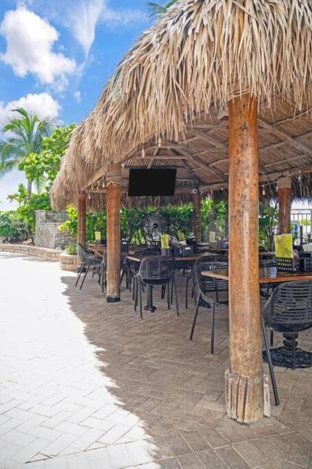 Relaxing Escape Oceanfront Pool Gem On The Beach — 10