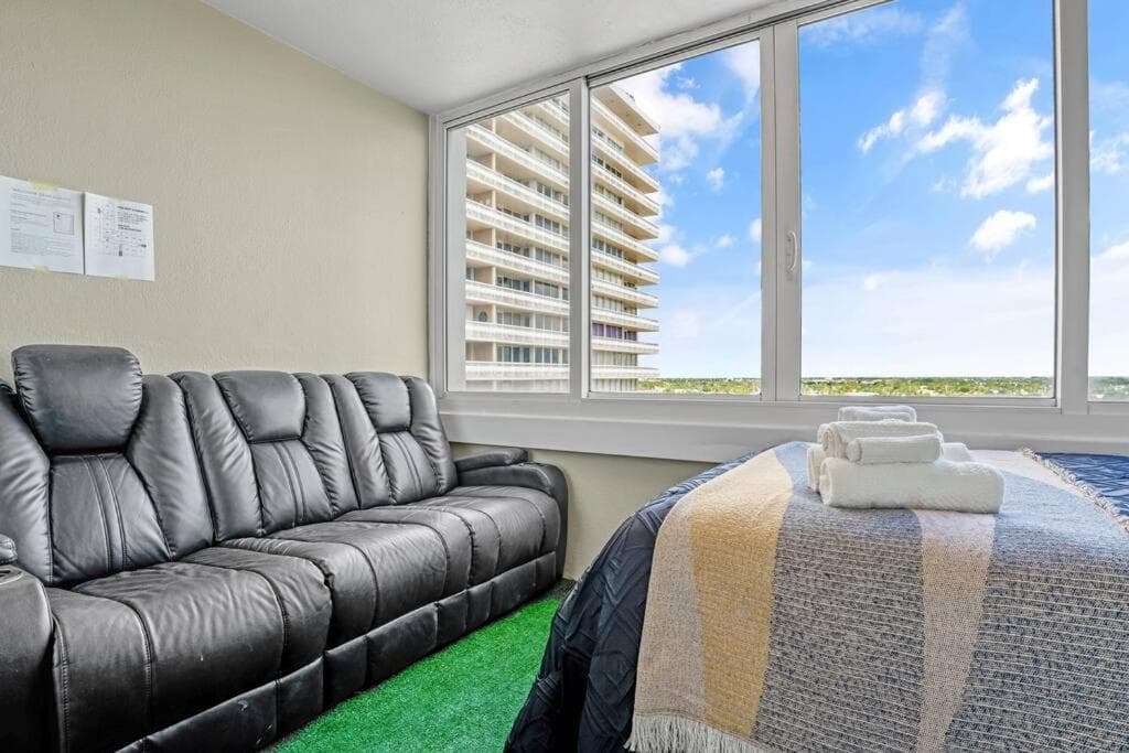 Relaxing Escape Oceanfront Pool Gem On The Beach — 12