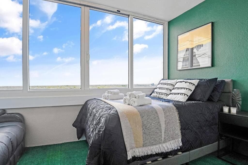 Relaxing Escape Oceanfront Pool Gem On The Beach — 13
