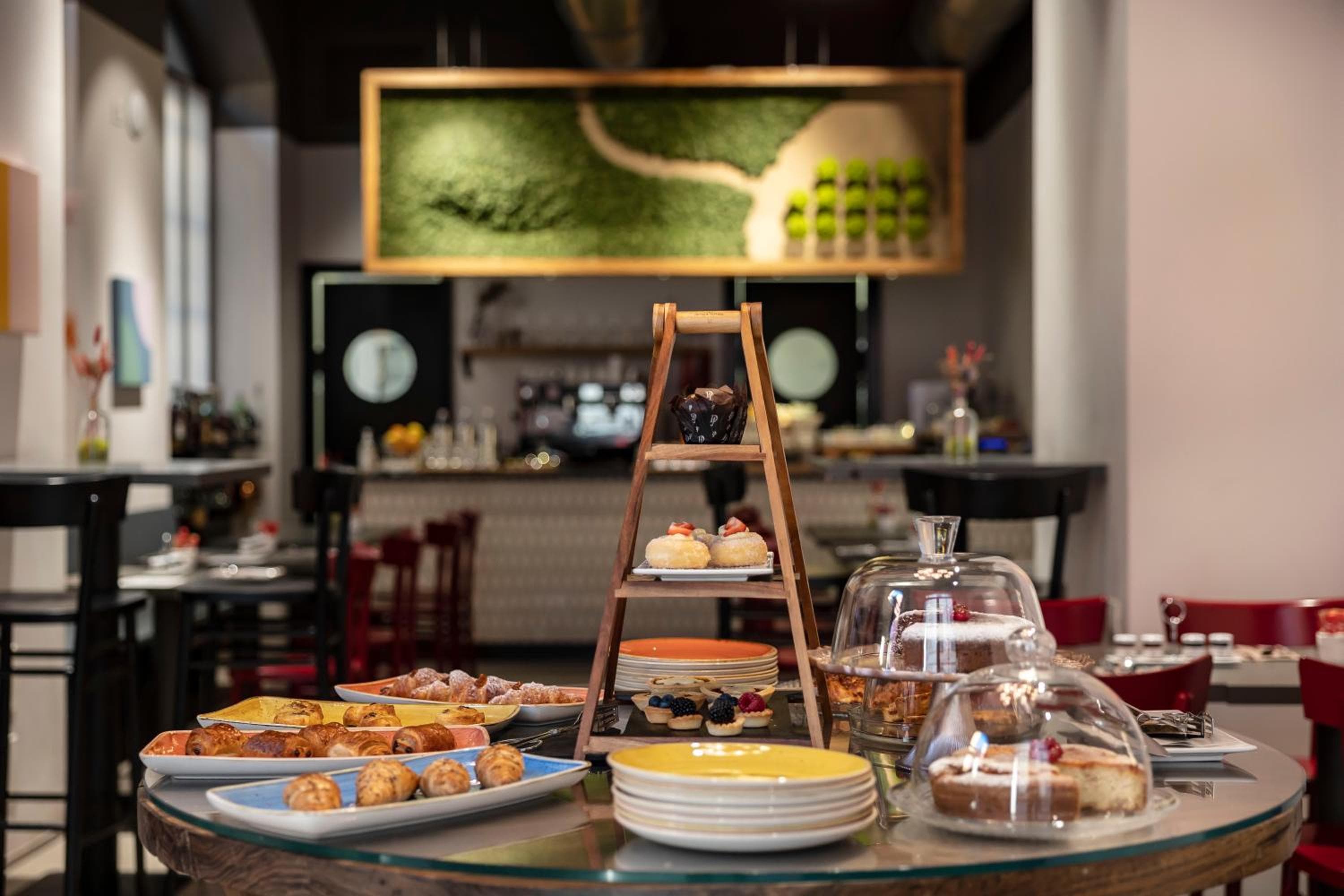 Savona 18 Suites — 18