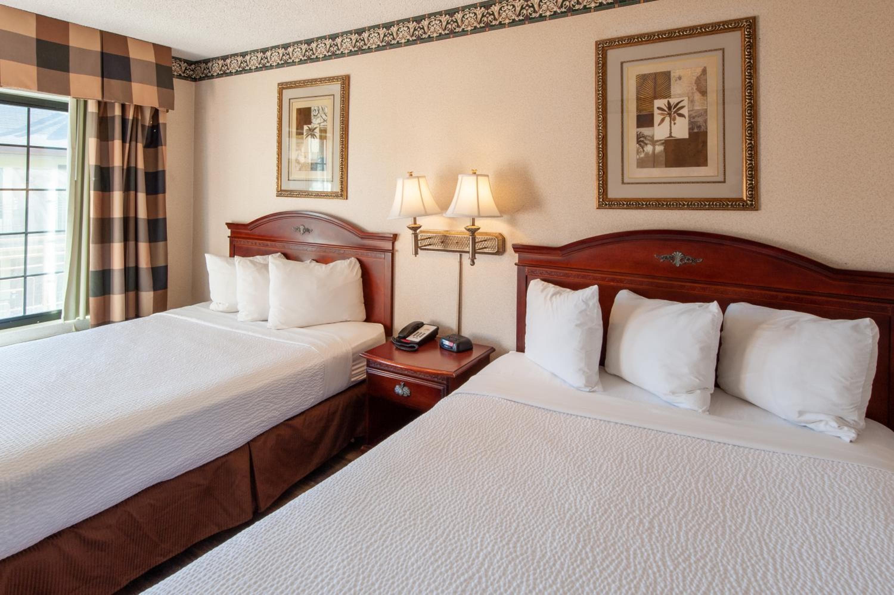 Studio City Court Yard Hotel — 15