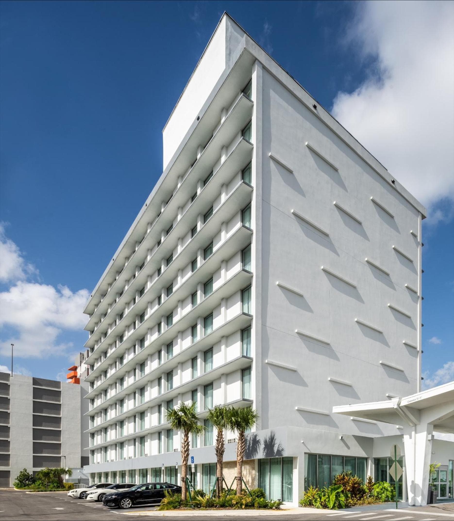 DoubleTree by Hilton Miami North I-95 — 1