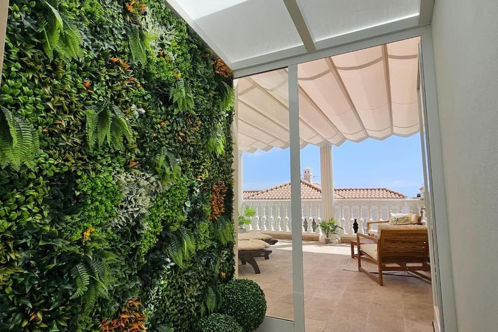 Luxury villa with private pool and cinema by Vapagó Tenerife — 1