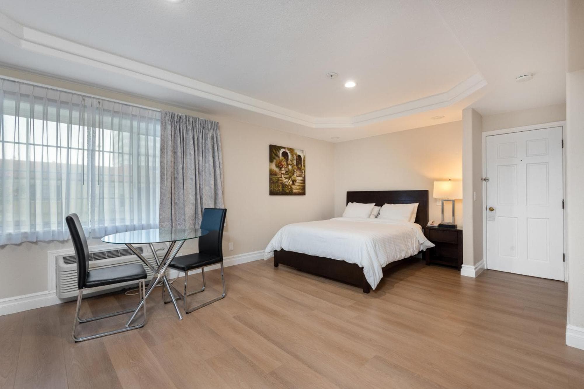 Wilshire Crest Hotel — 14