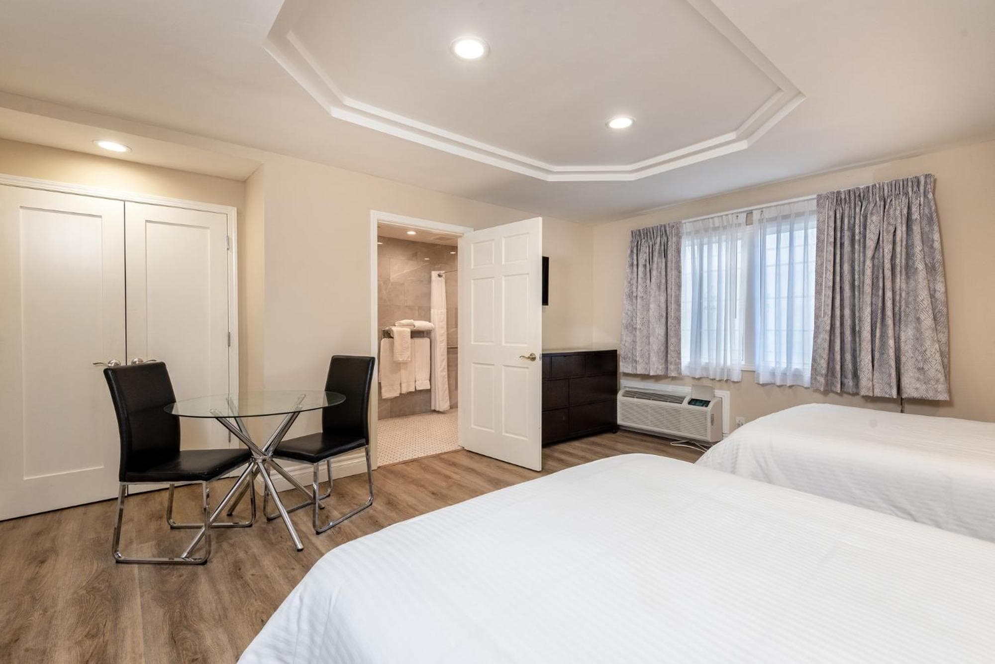 Wilshire Crest Hotel — 25