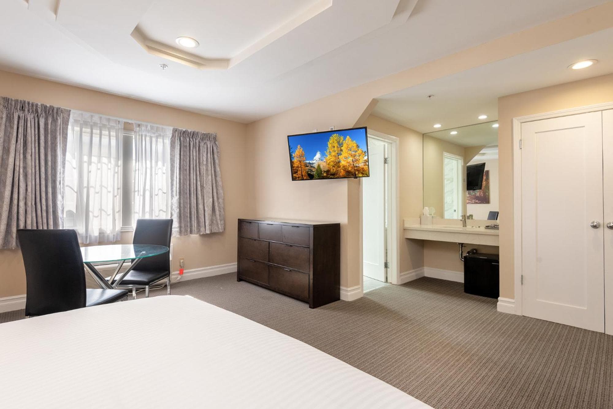 Wilshire Crest Hotel — 15