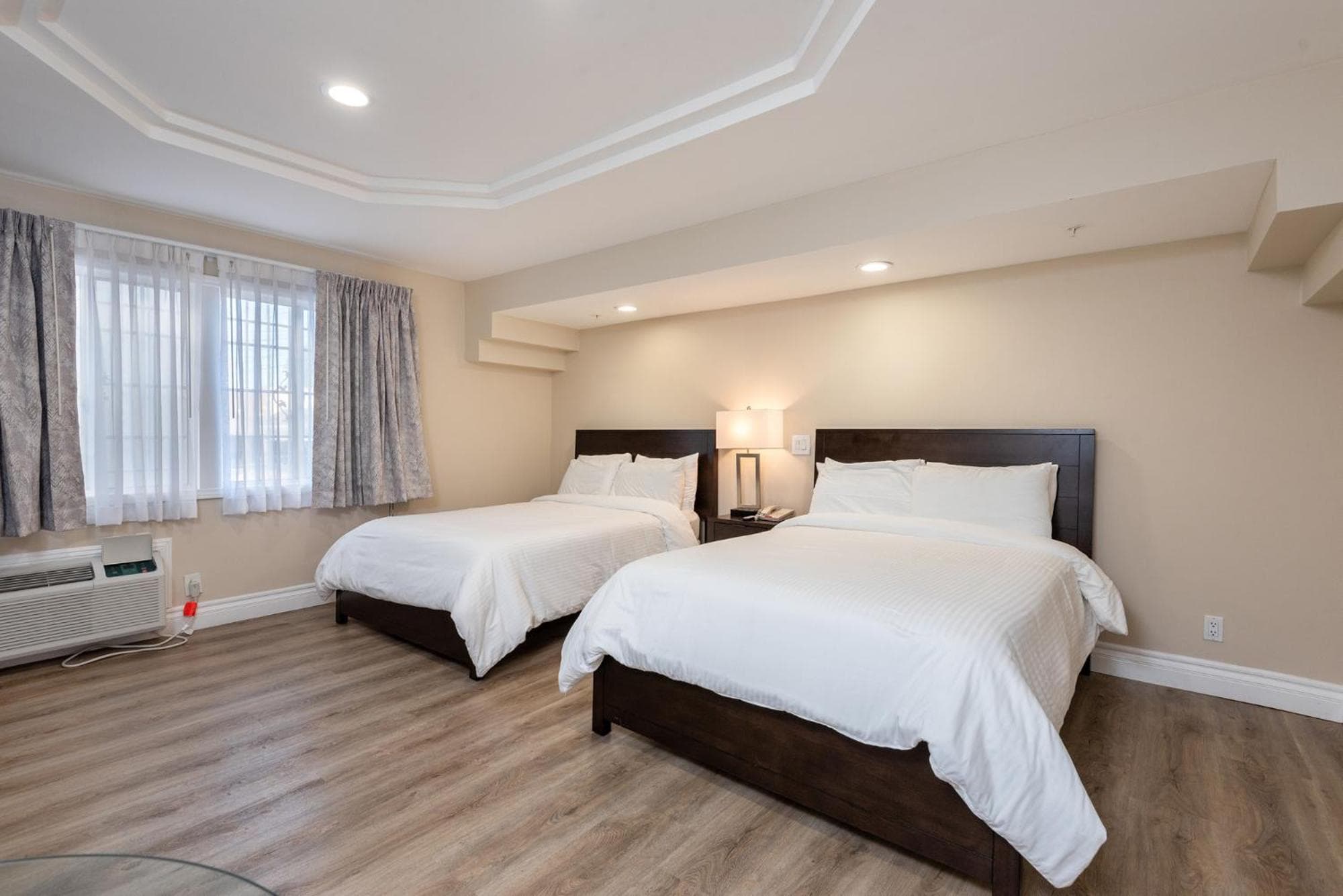 Wilshire Crest Hotel — 24