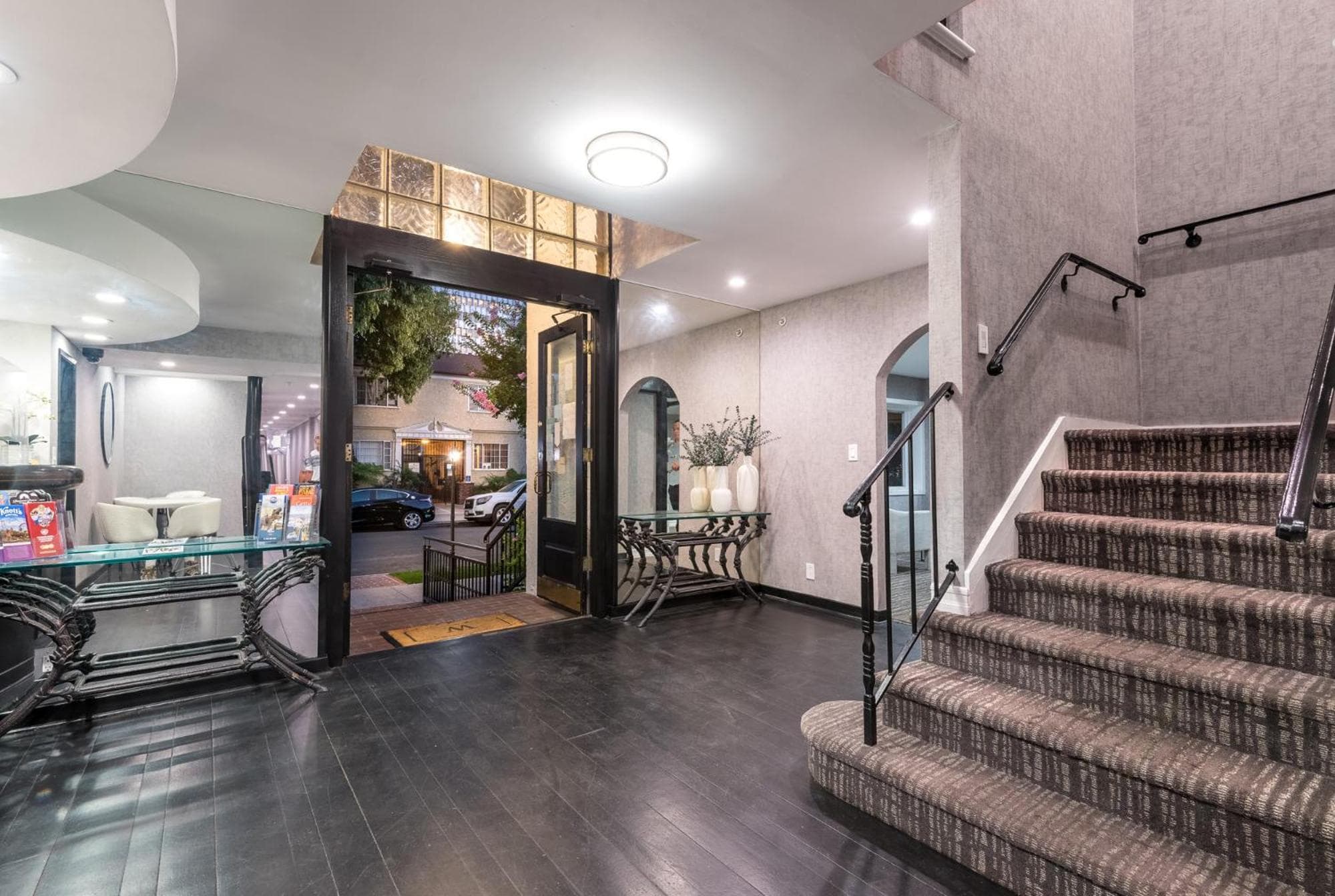 Wilshire Crest Hotel — 18